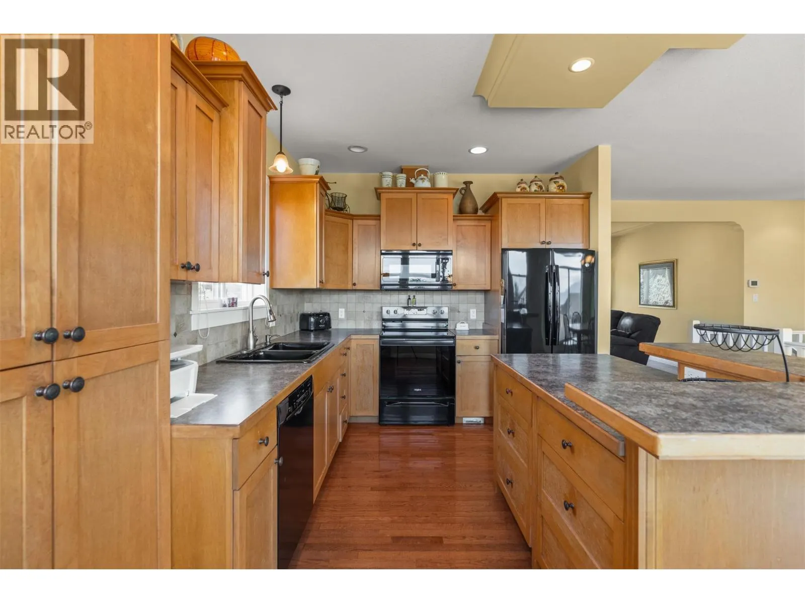 6785 Foothills Drive