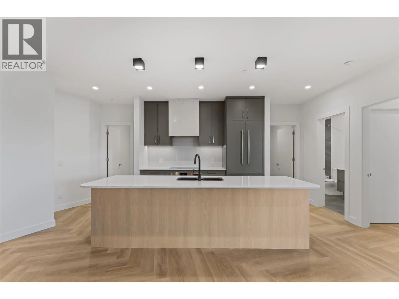 3340 Lakeshore Drive Unit# 414