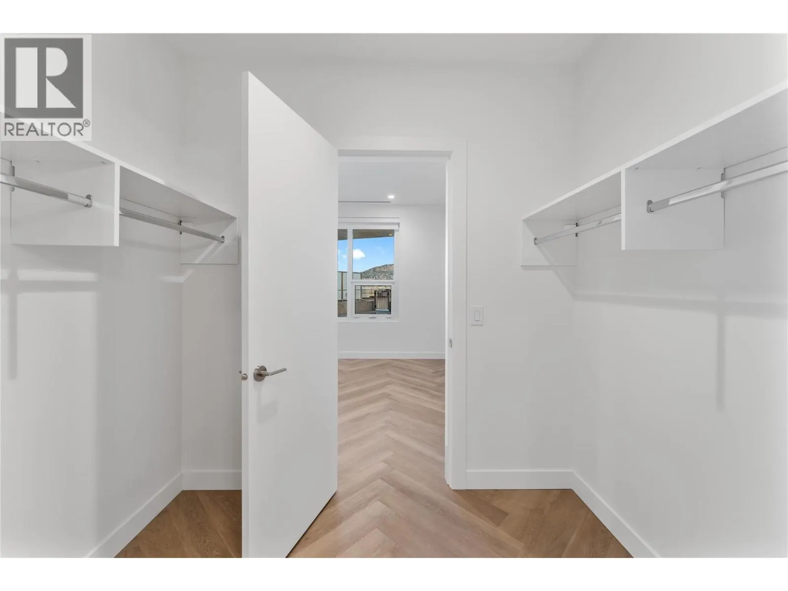 3340 Lakeshore Drive Unit# 414