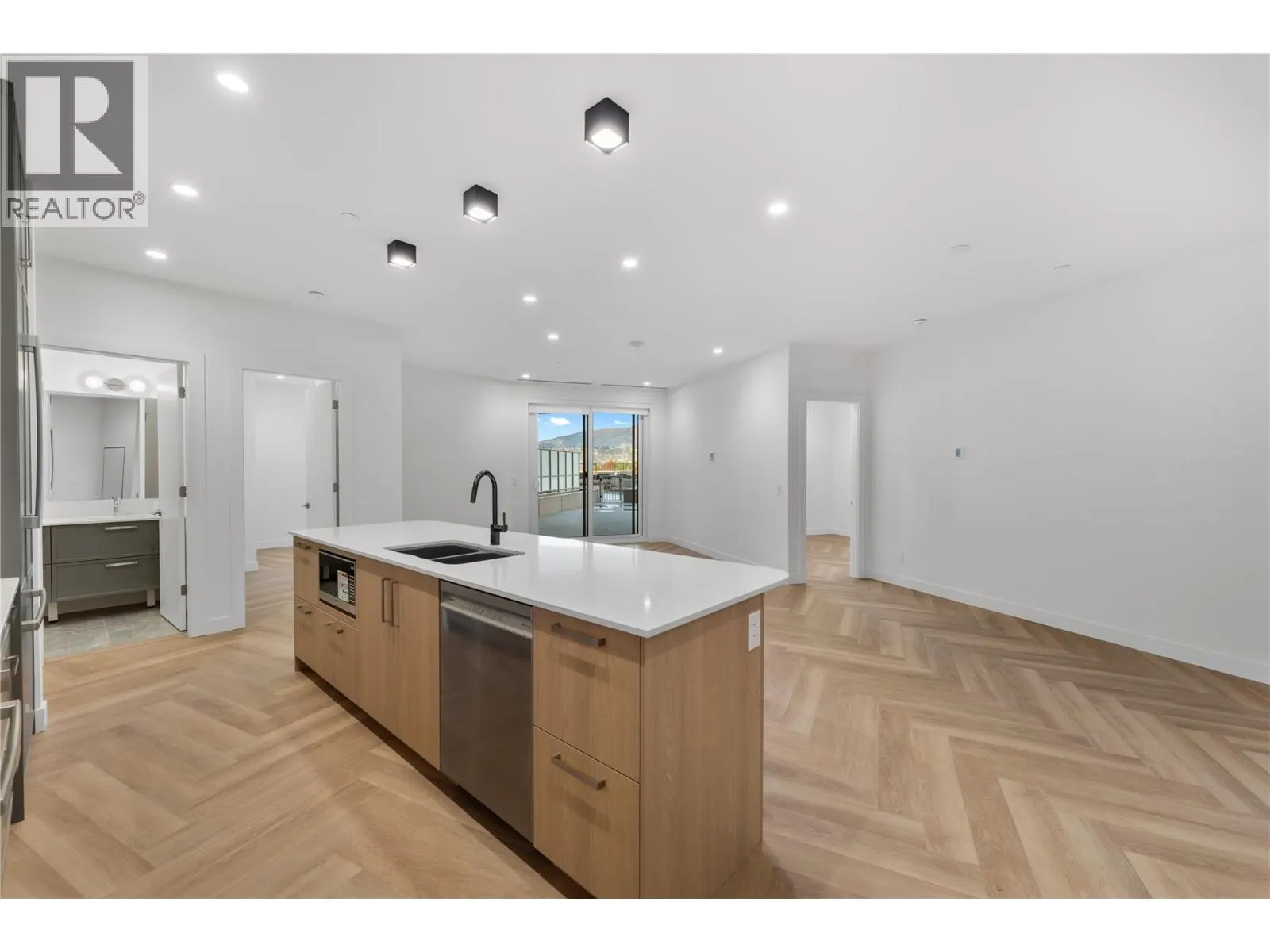 3340 Lakeshore Drive Unit# 414