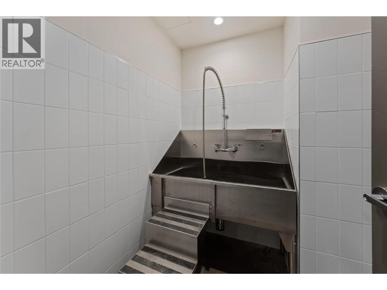 3340 Lakeshore Drive Unit# 414