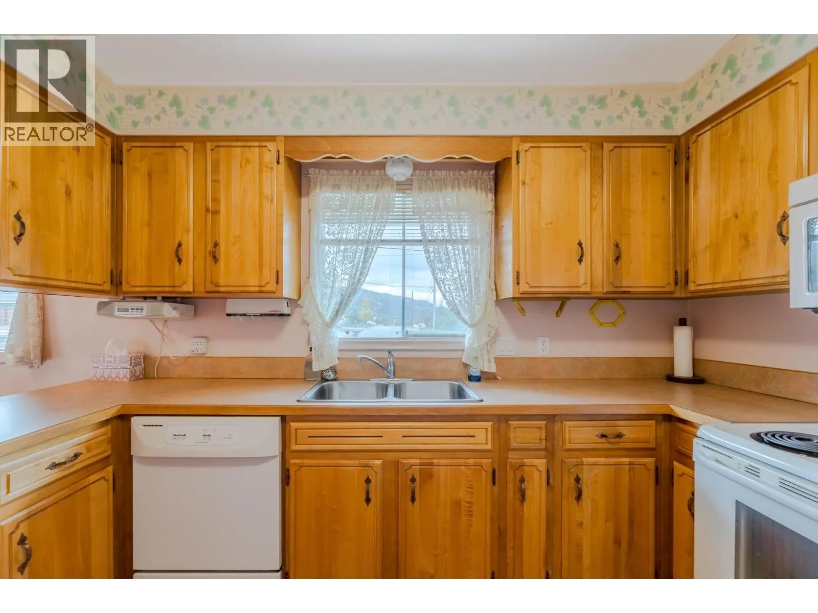 793 MacCleave Avenue