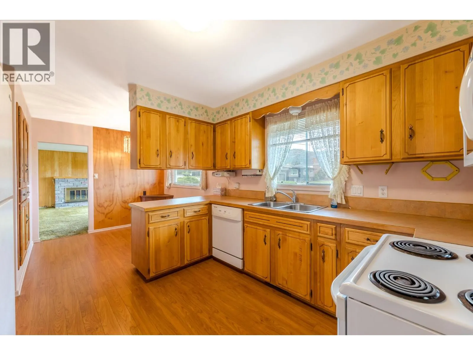 793 MacCleave Avenue