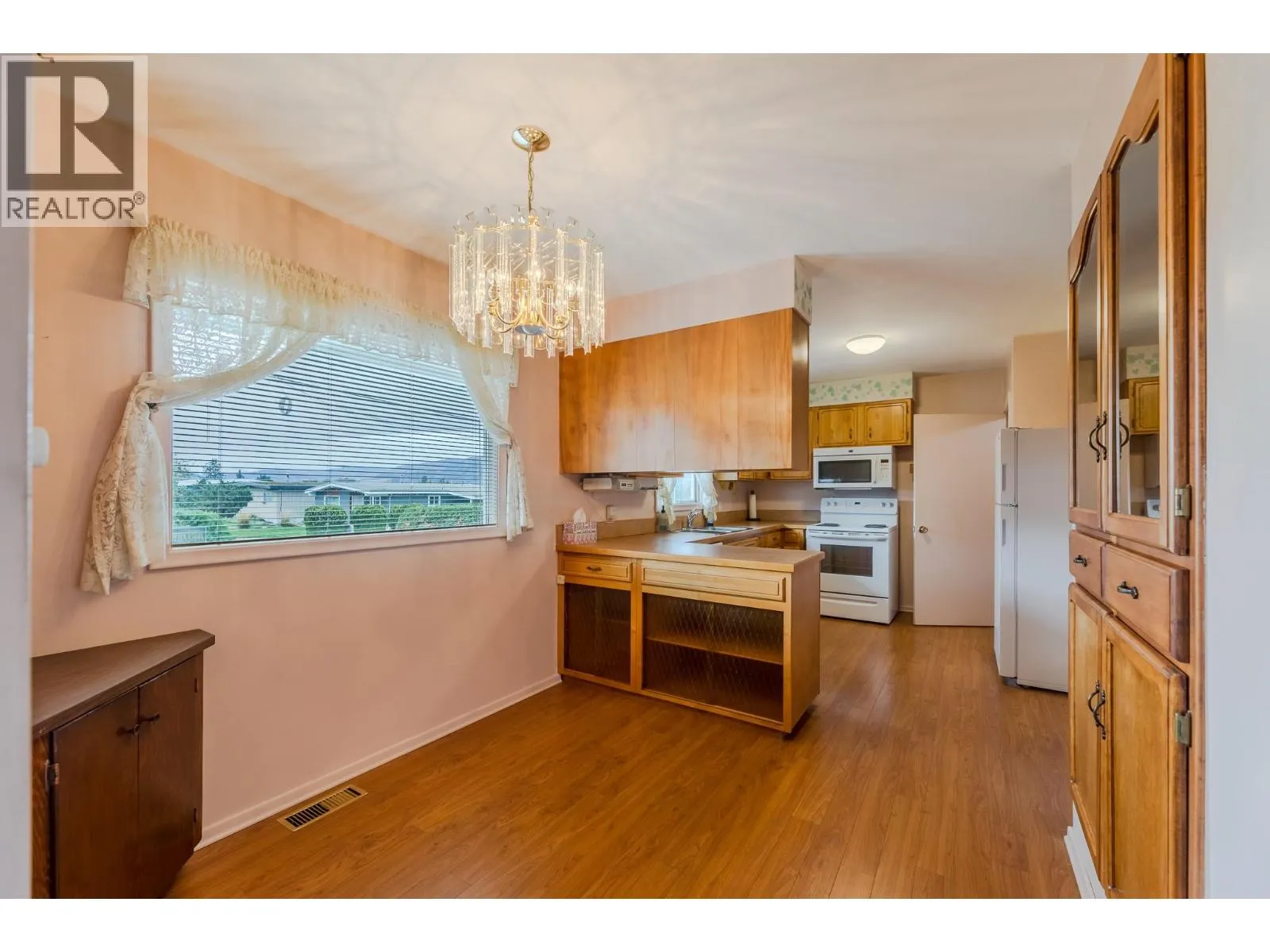 793 MacCleave Avenue