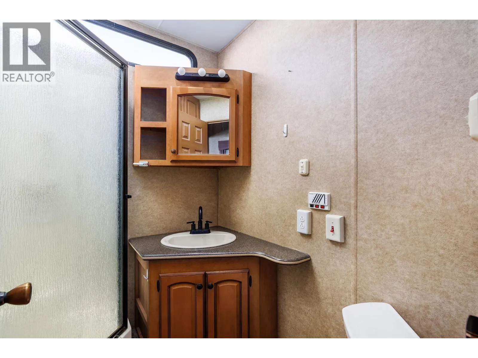 415 COMMONWEALTH Road Unit# 600