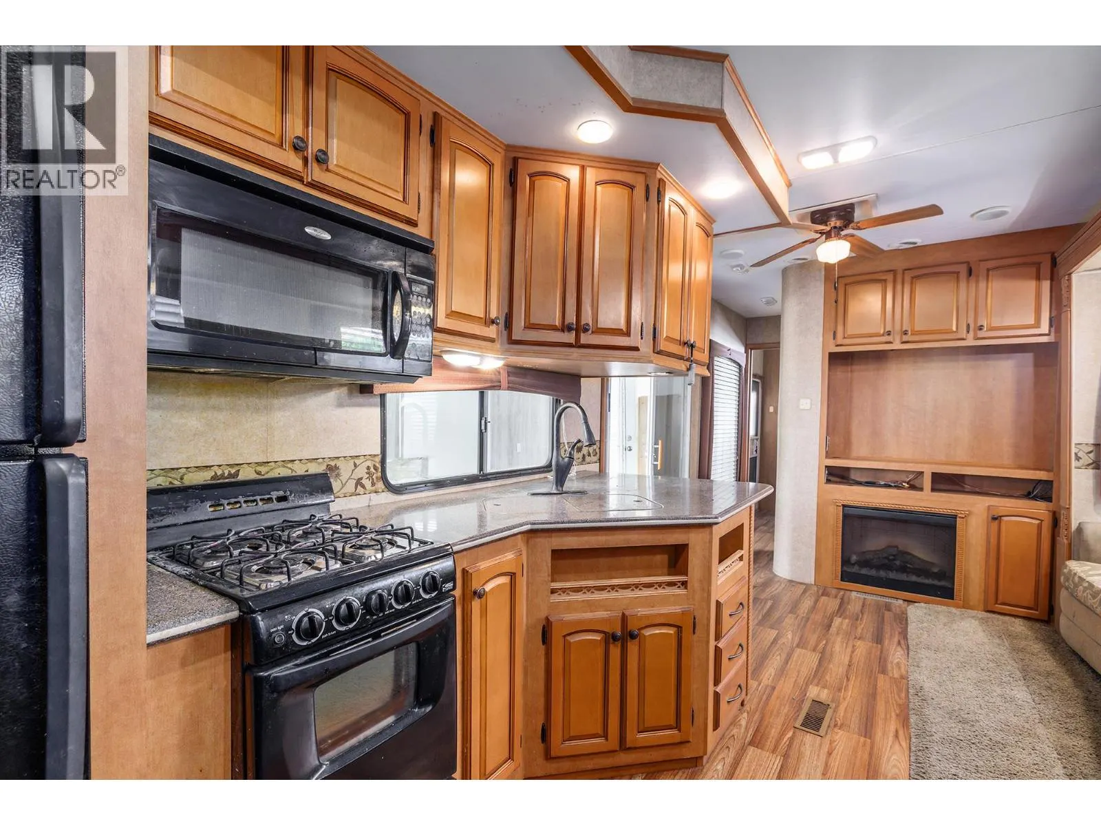 415 COMMONWEALTH Road Unit# 600