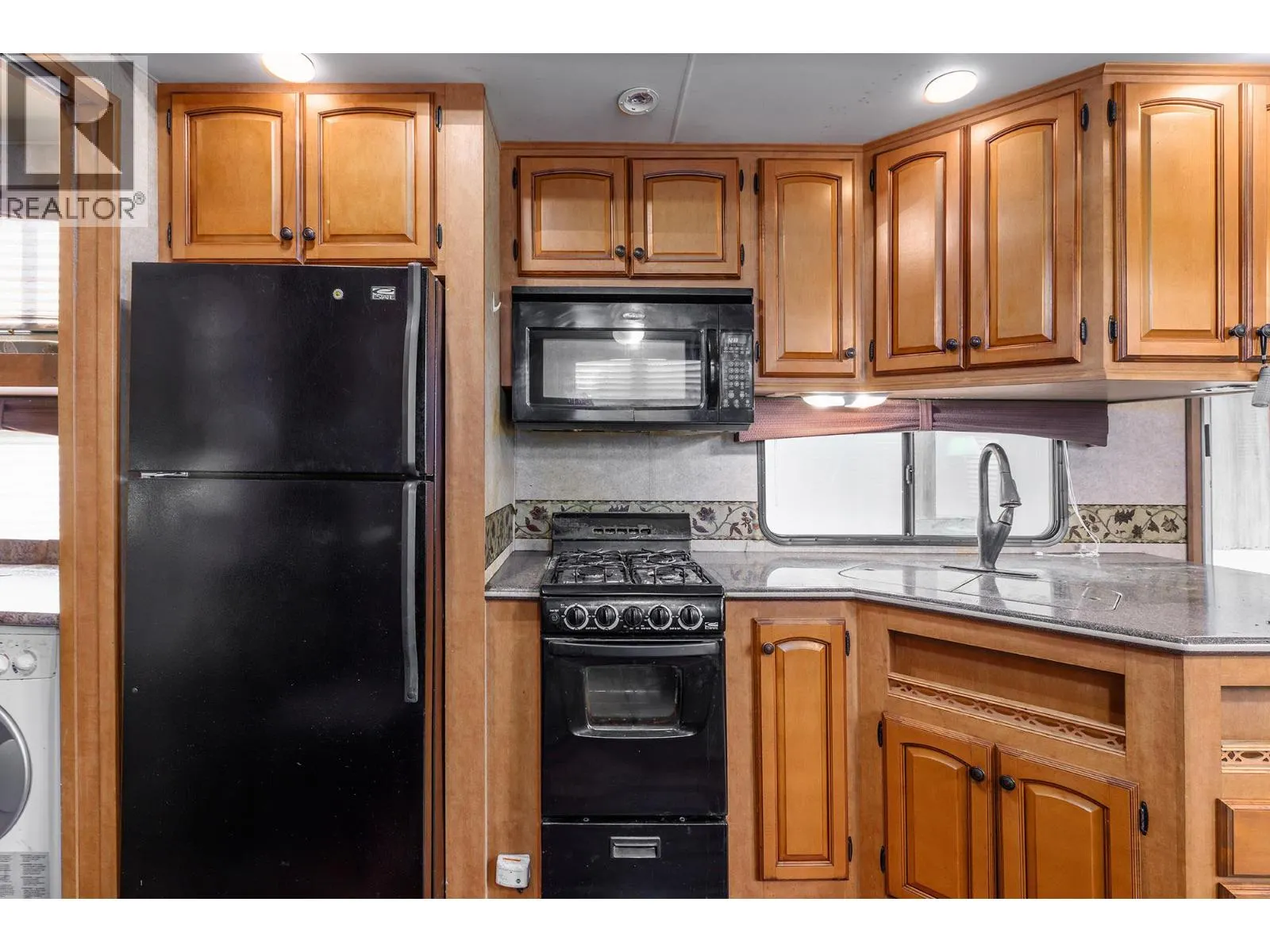 415 COMMONWEALTH Road Unit# 600