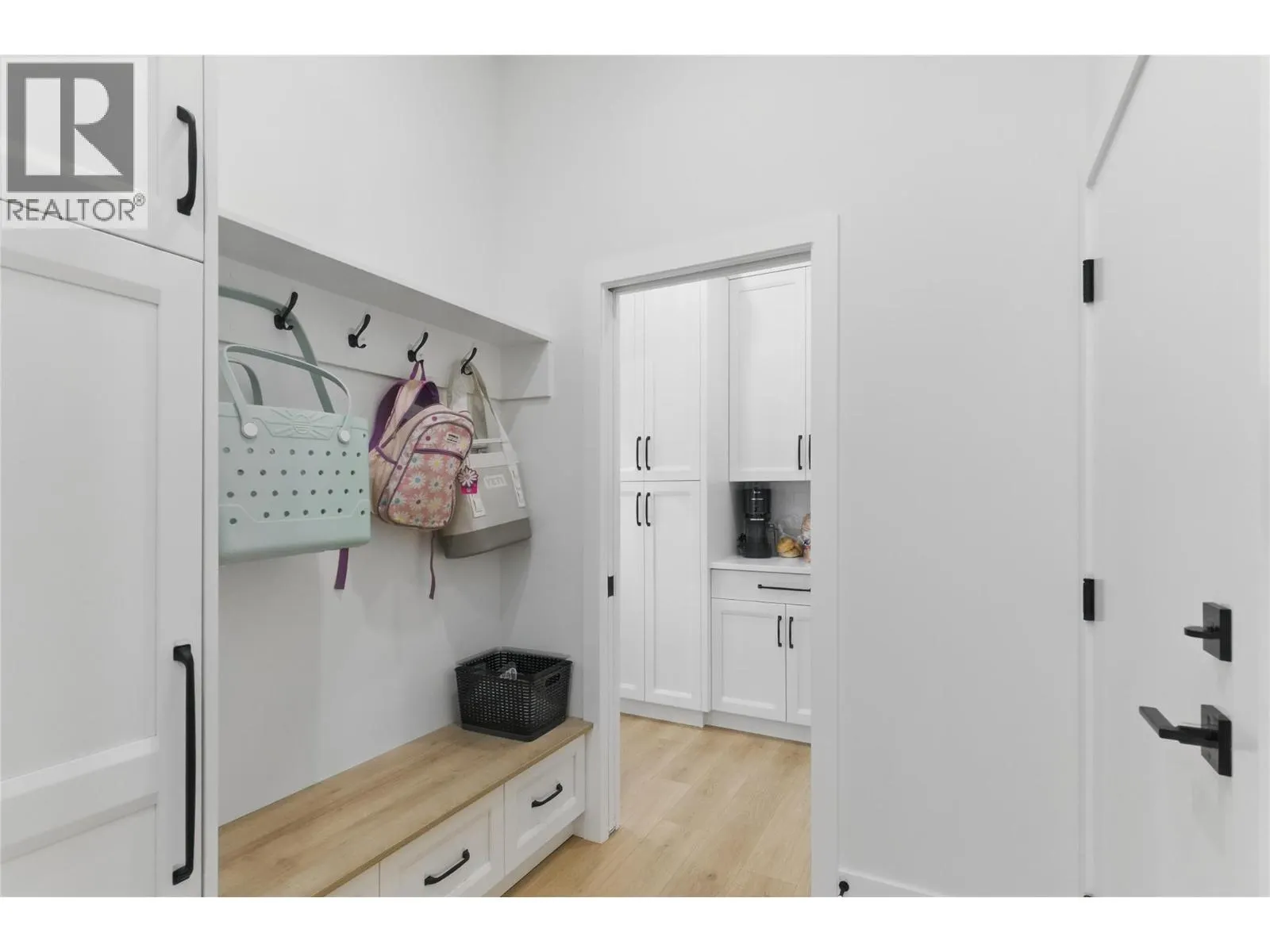 2744 BEACHMOUNT Crescent