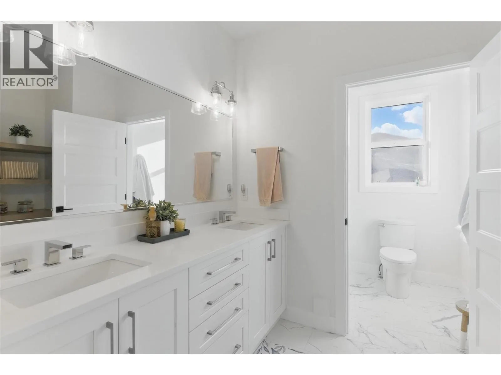 2744 BEACHMOUNT Crescent