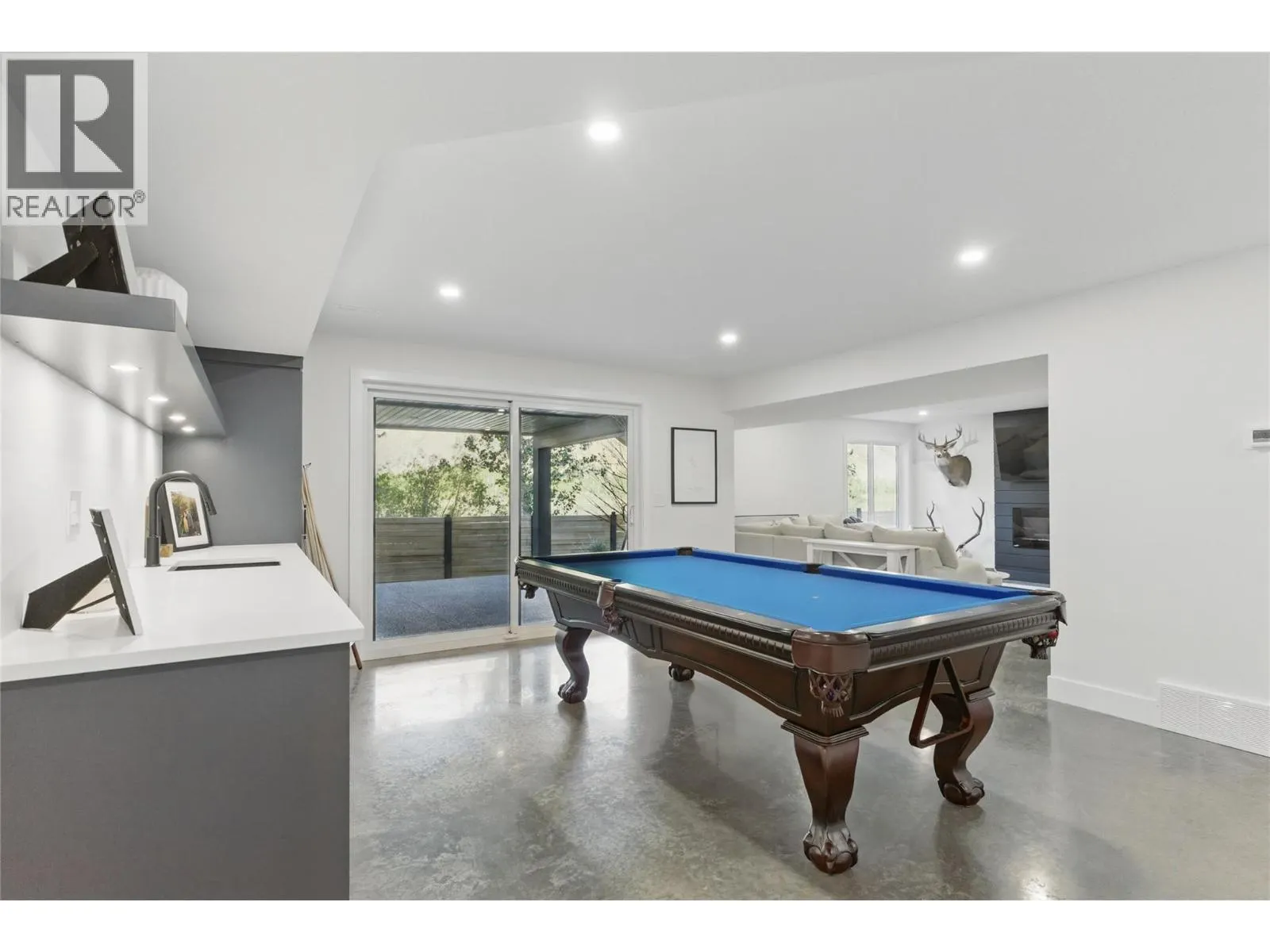 2744 BEACHMOUNT Crescent