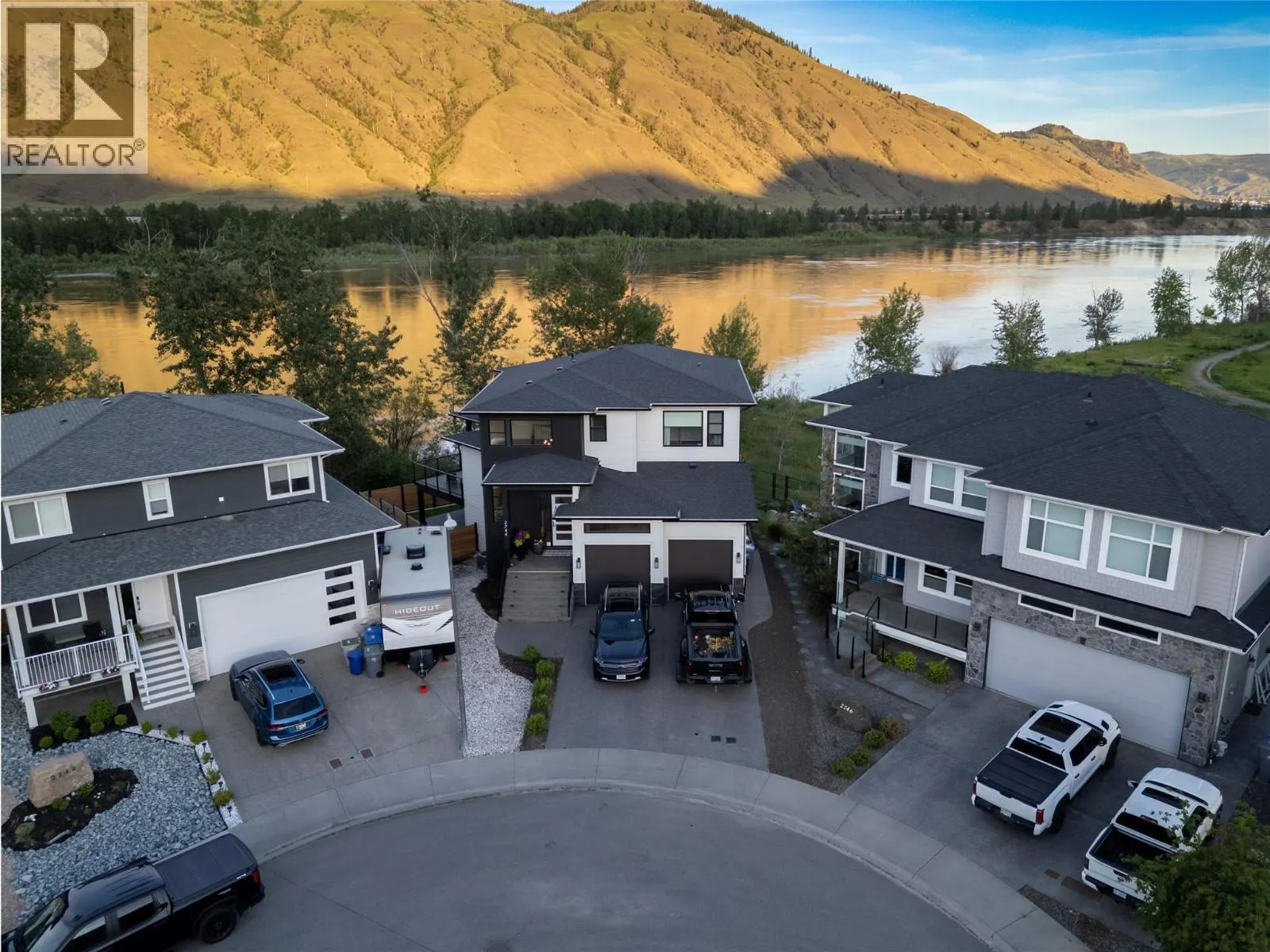 2744 BEACHMOUNT Crescent