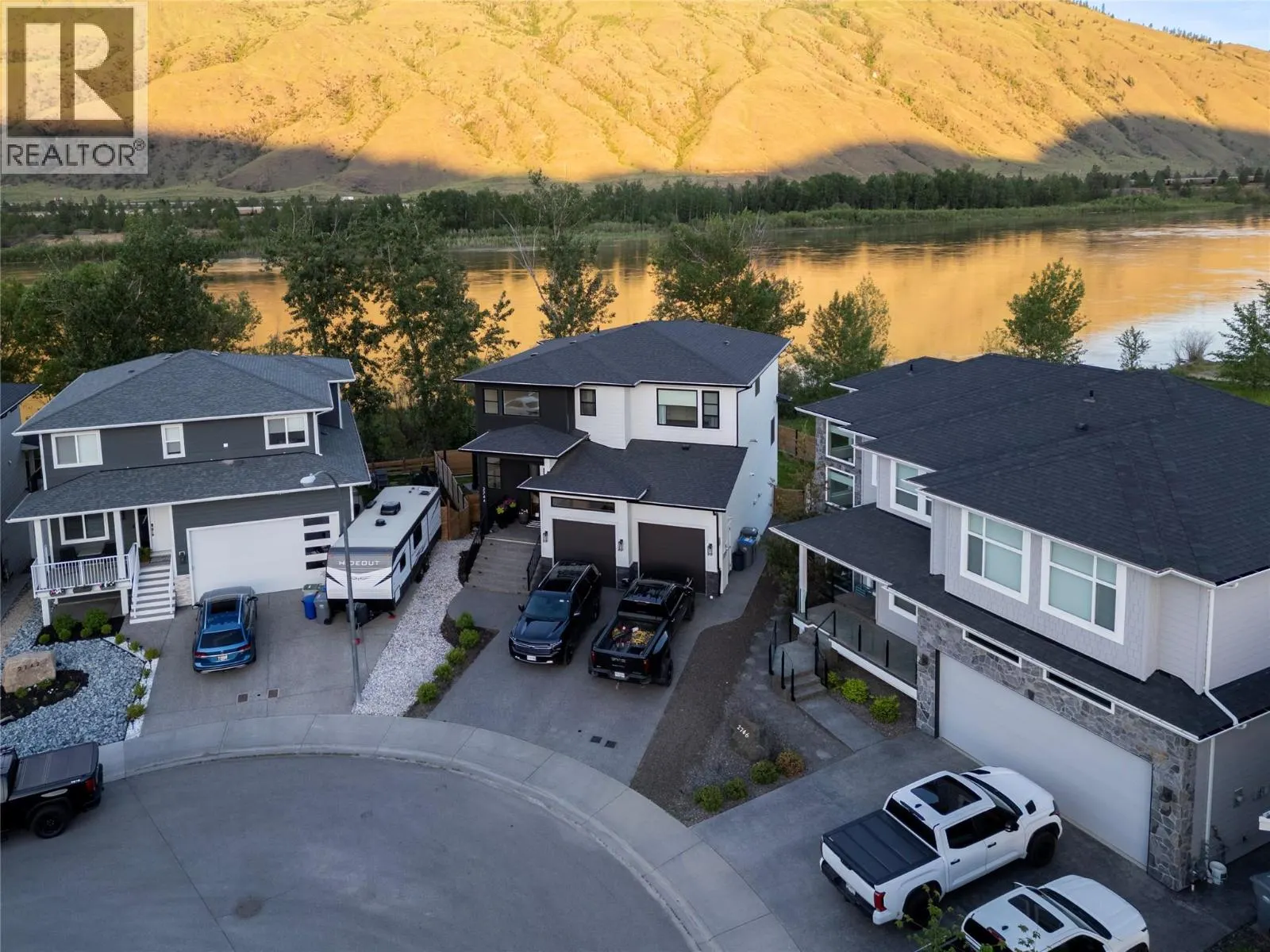 2744 BEACHMOUNT Crescent