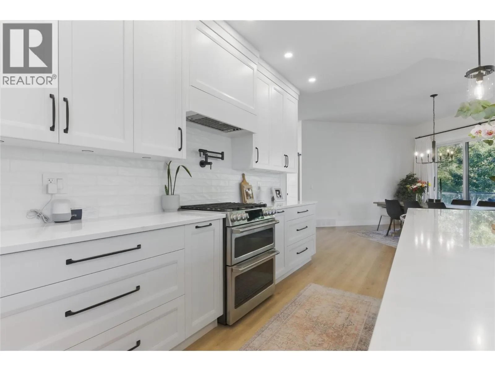 2744 BEACHMOUNT Crescent