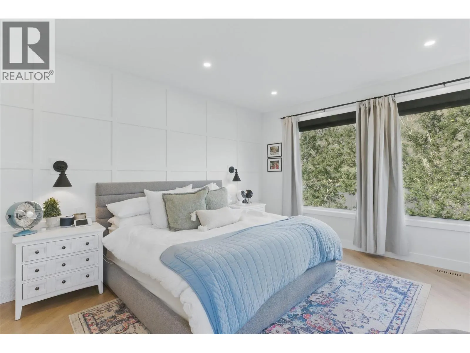 2744 BEACHMOUNT Crescent