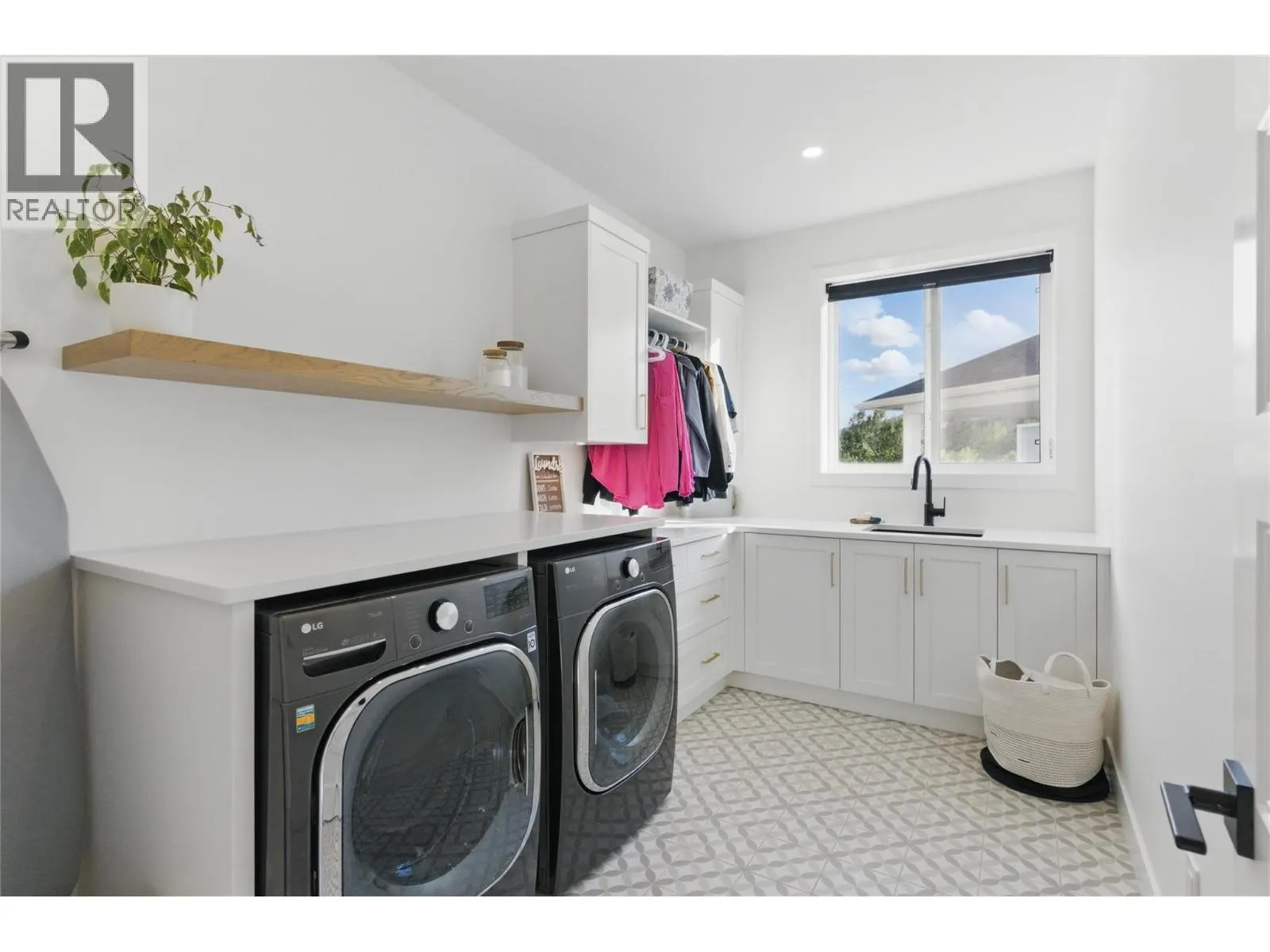 2744 BEACHMOUNT Crescent