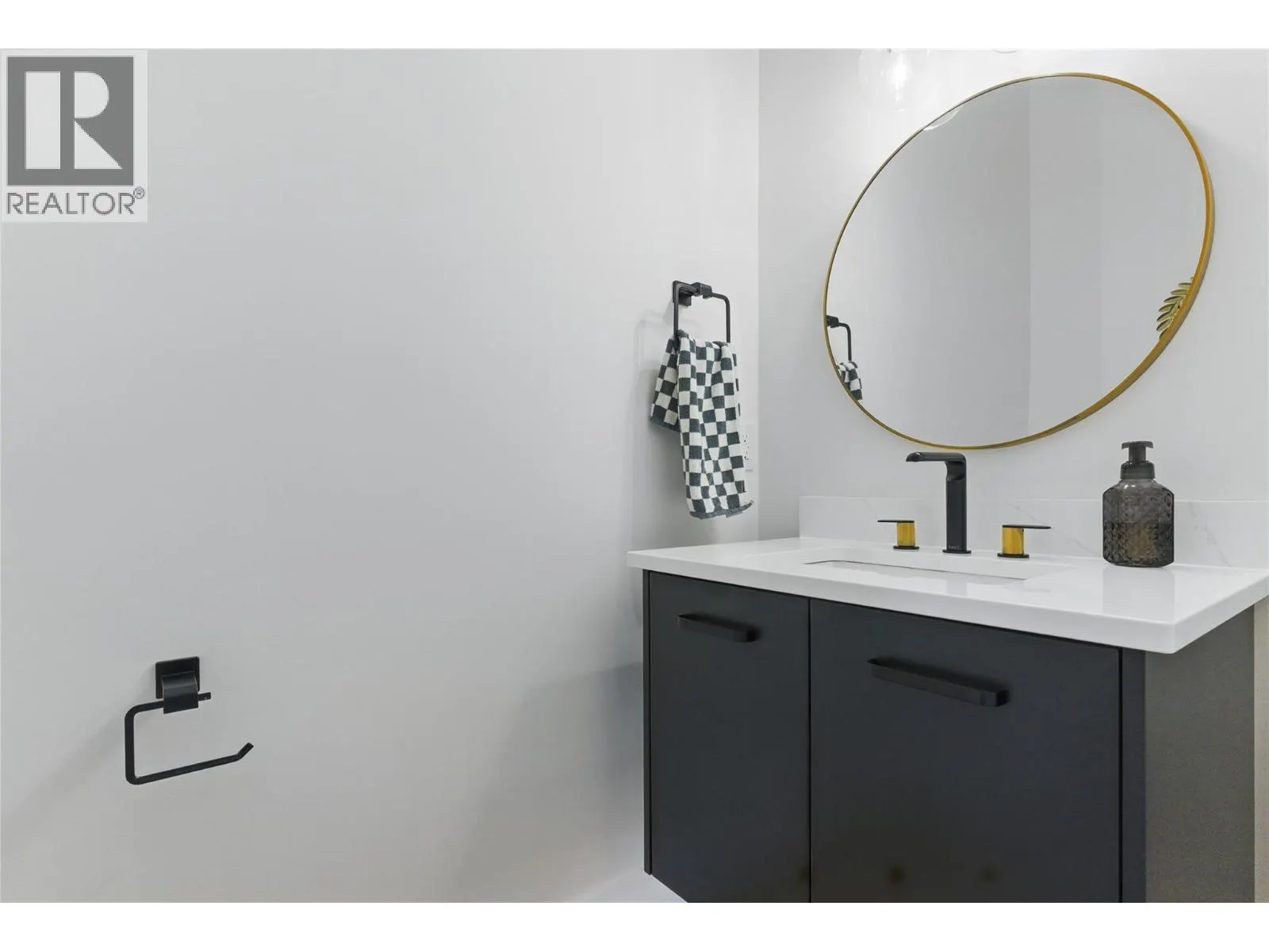 2744 BEACHMOUNT Crescent