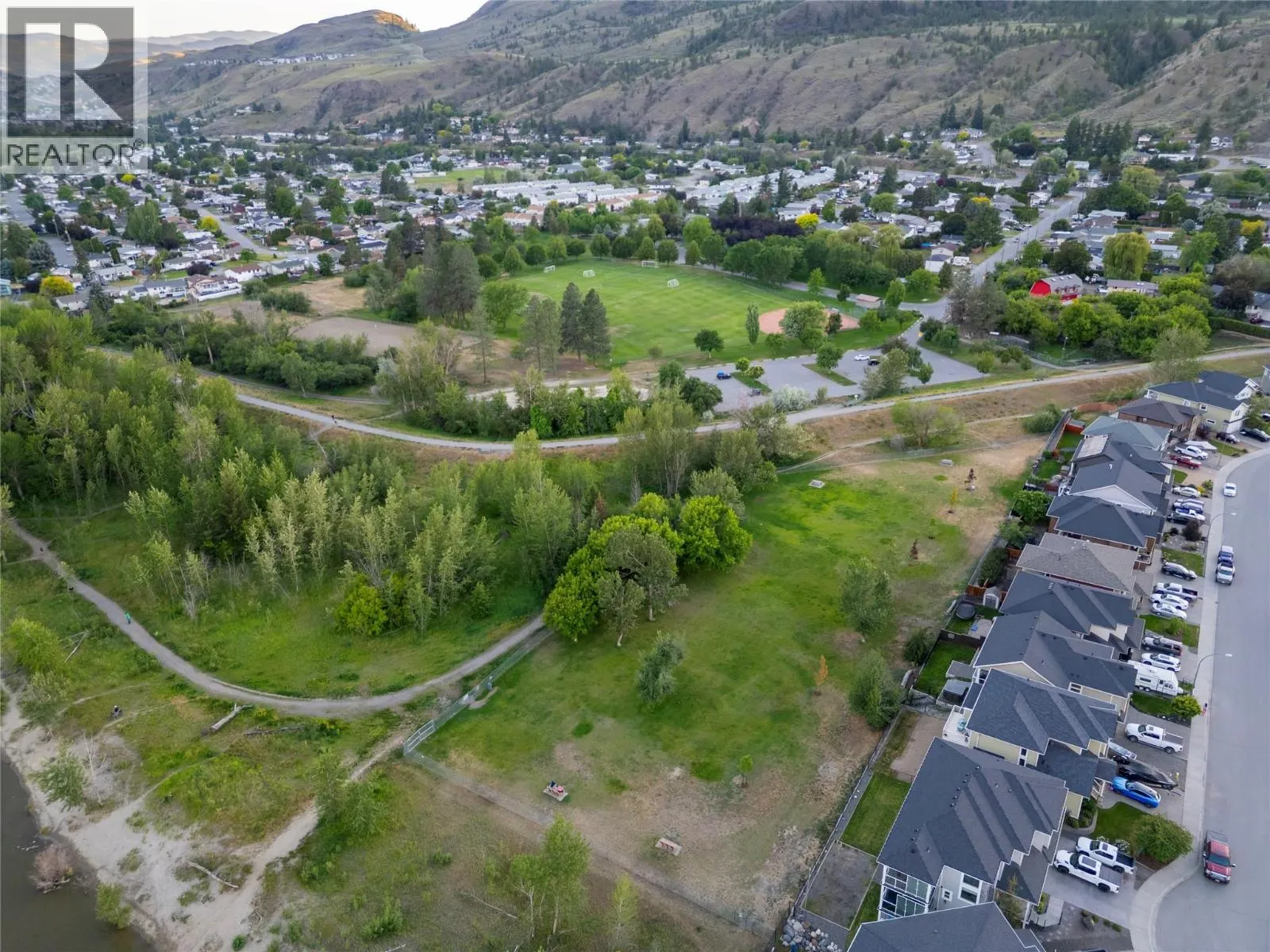 2744 BEACHMOUNT Crescent