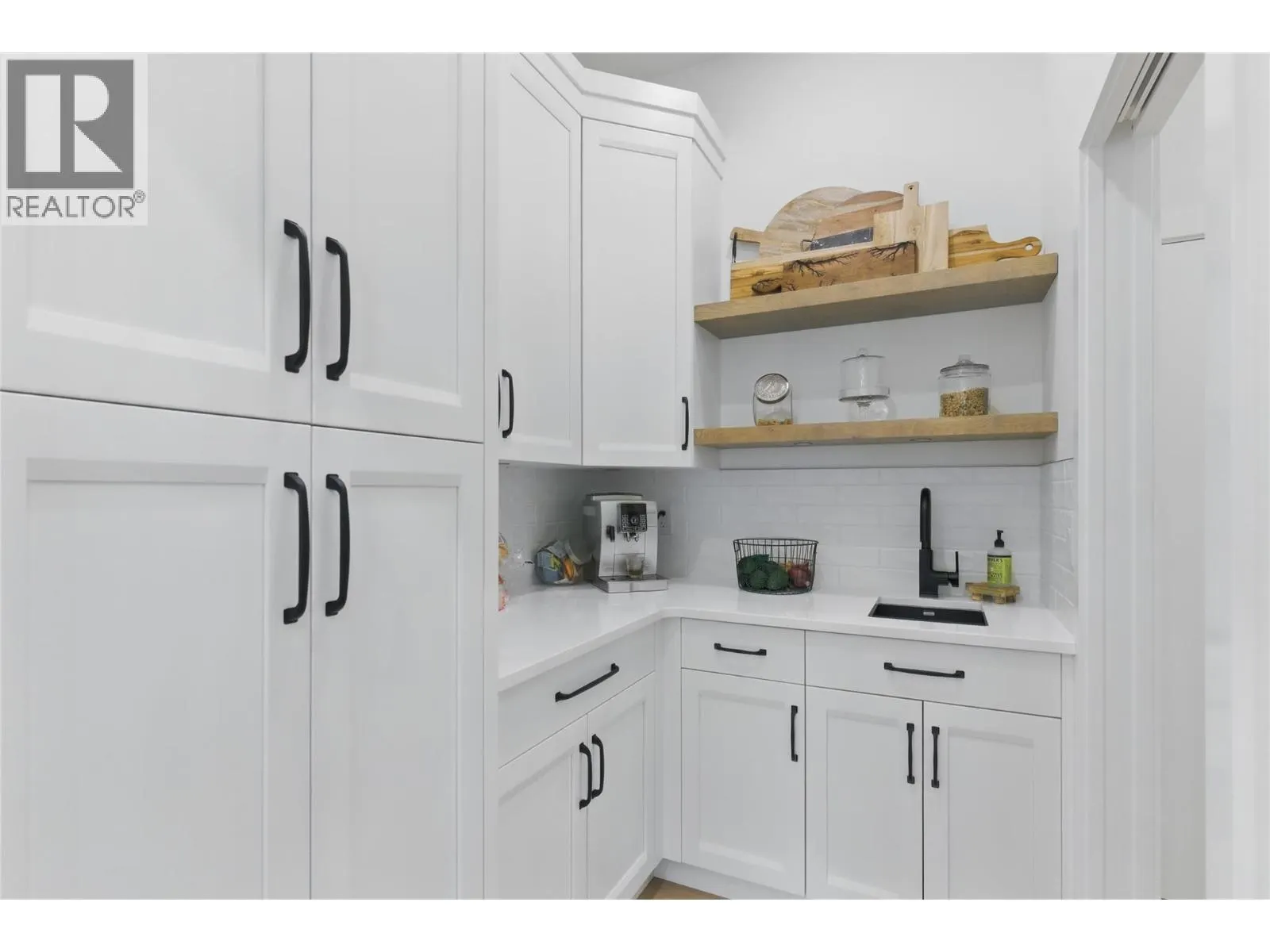 2744 BEACHMOUNT Crescent