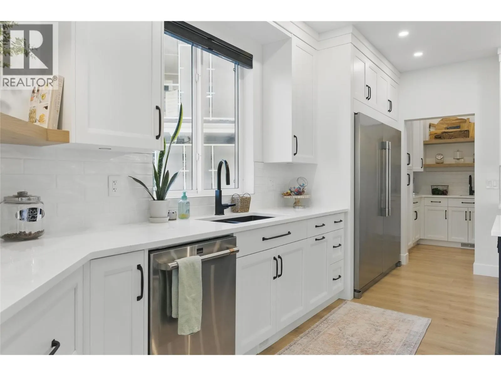 2744 BEACHMOUNT Crescent