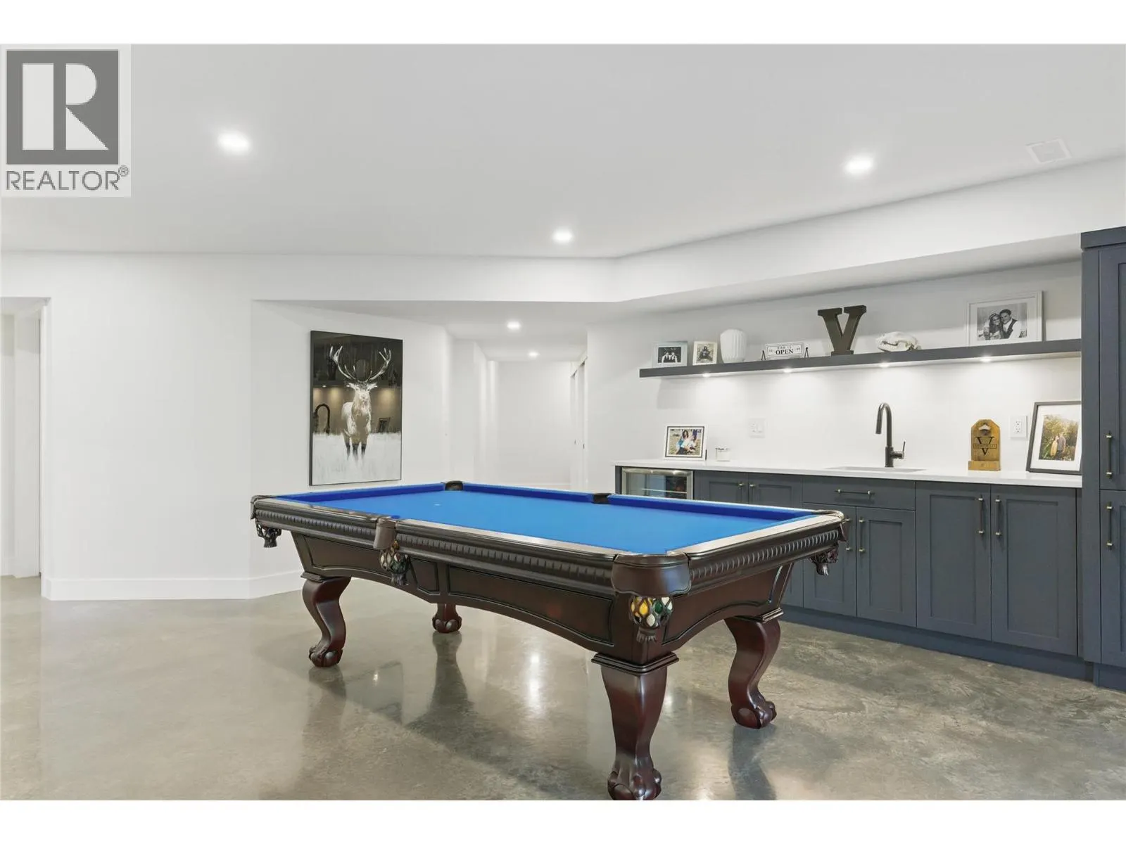 2744 BEACHMOUNT Crescent