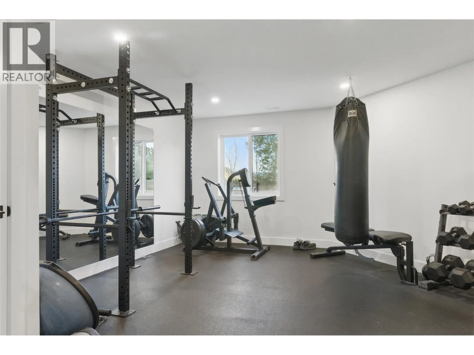 2744 BEACHMOUNT Crescent