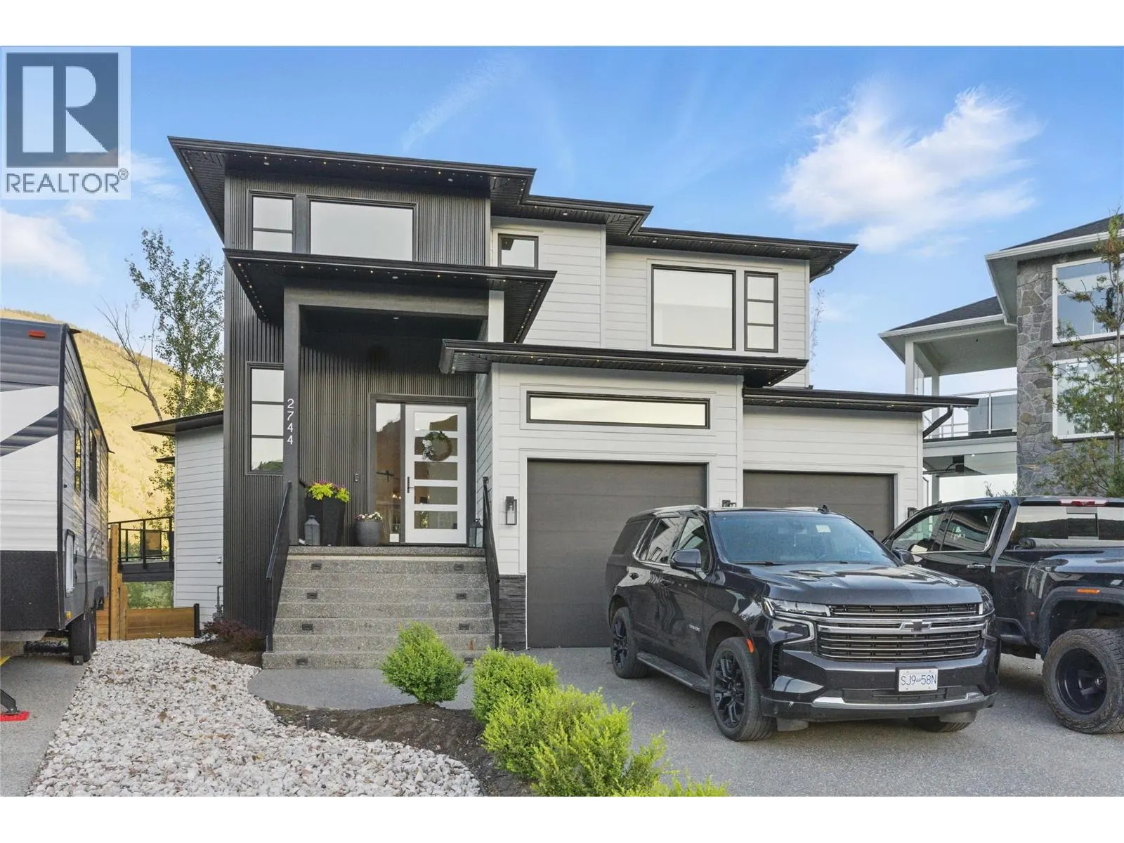 2744 BEACHMOUNT Crescent