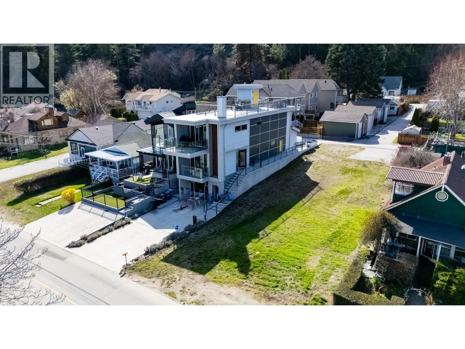 12210 LAKESHORE Drive