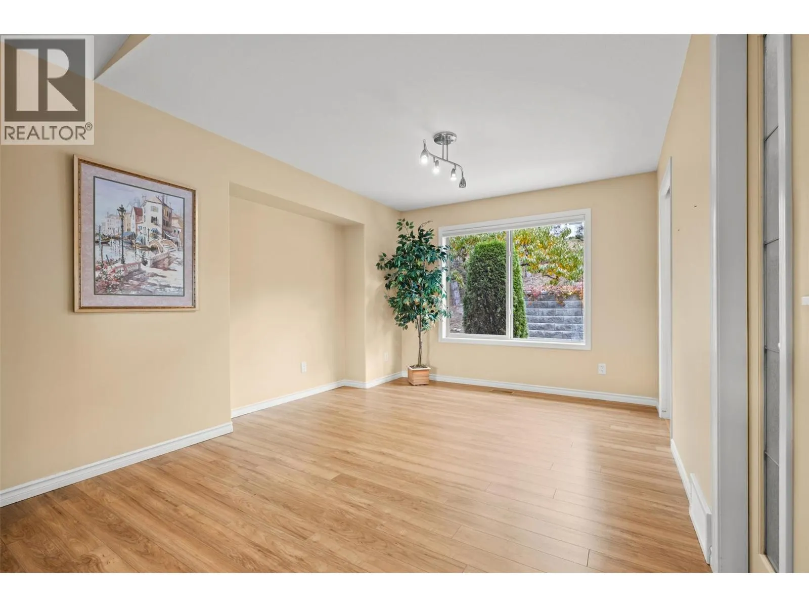 3512 Ridge Boulevard Unit# 8