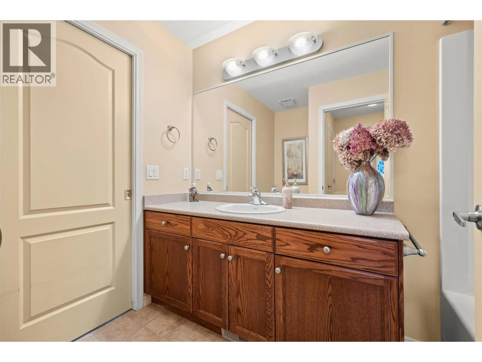 3512 Ridge Boulevard Unit# 8