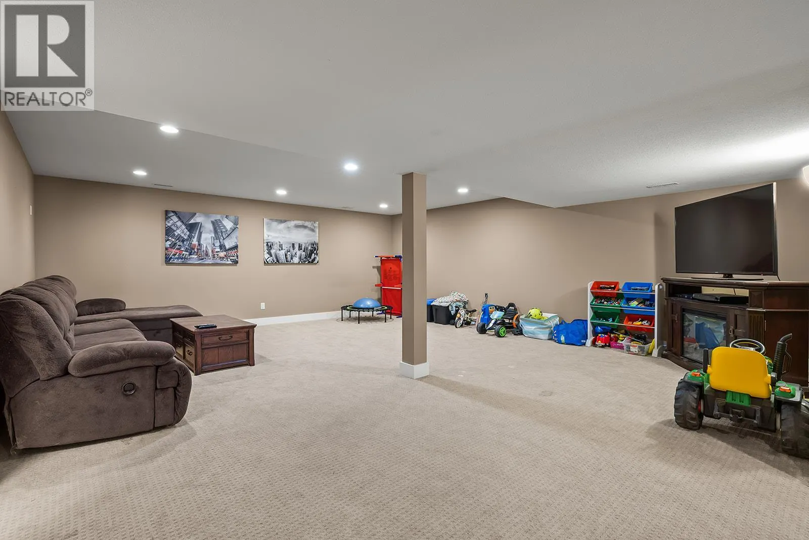 3431 Camelback Drive