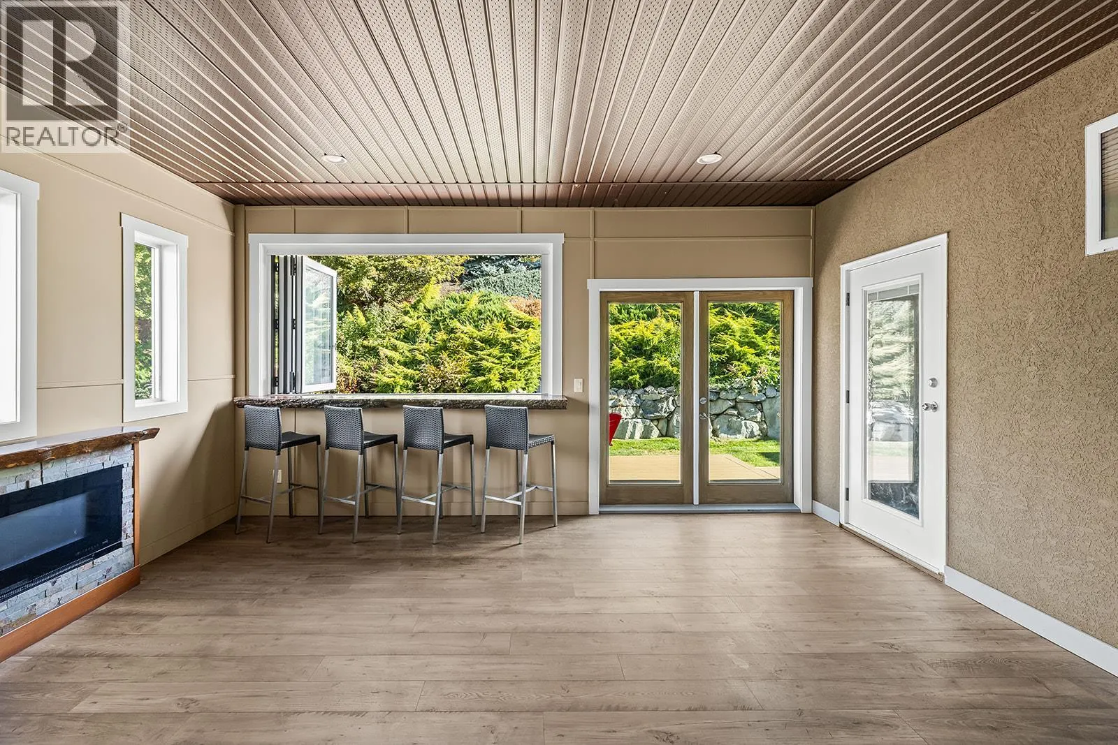 3431 Camelback Drive