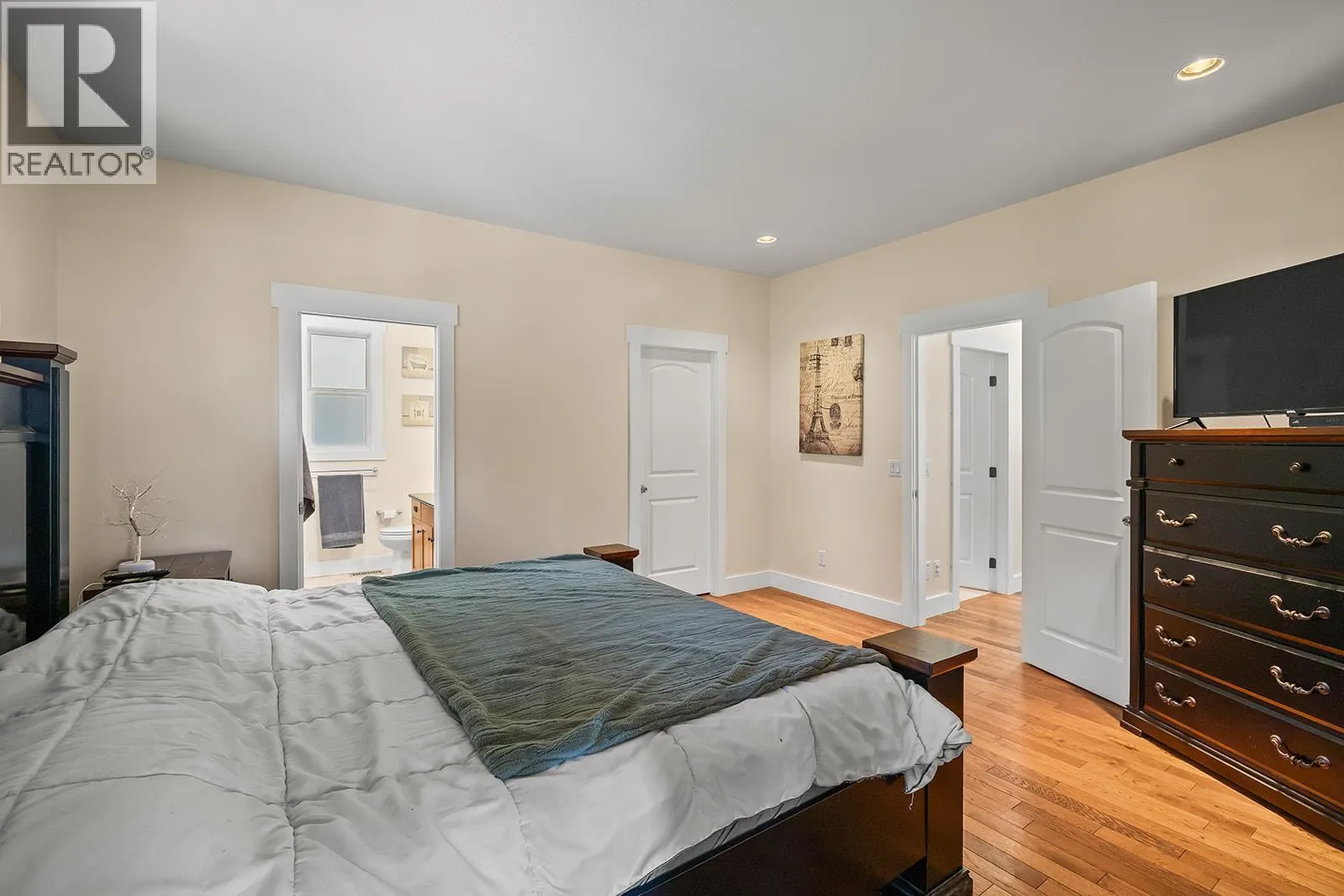 3431 Camelback Drive