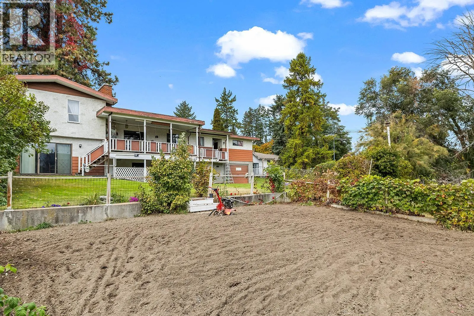 11291 Okanagan Centre Road E