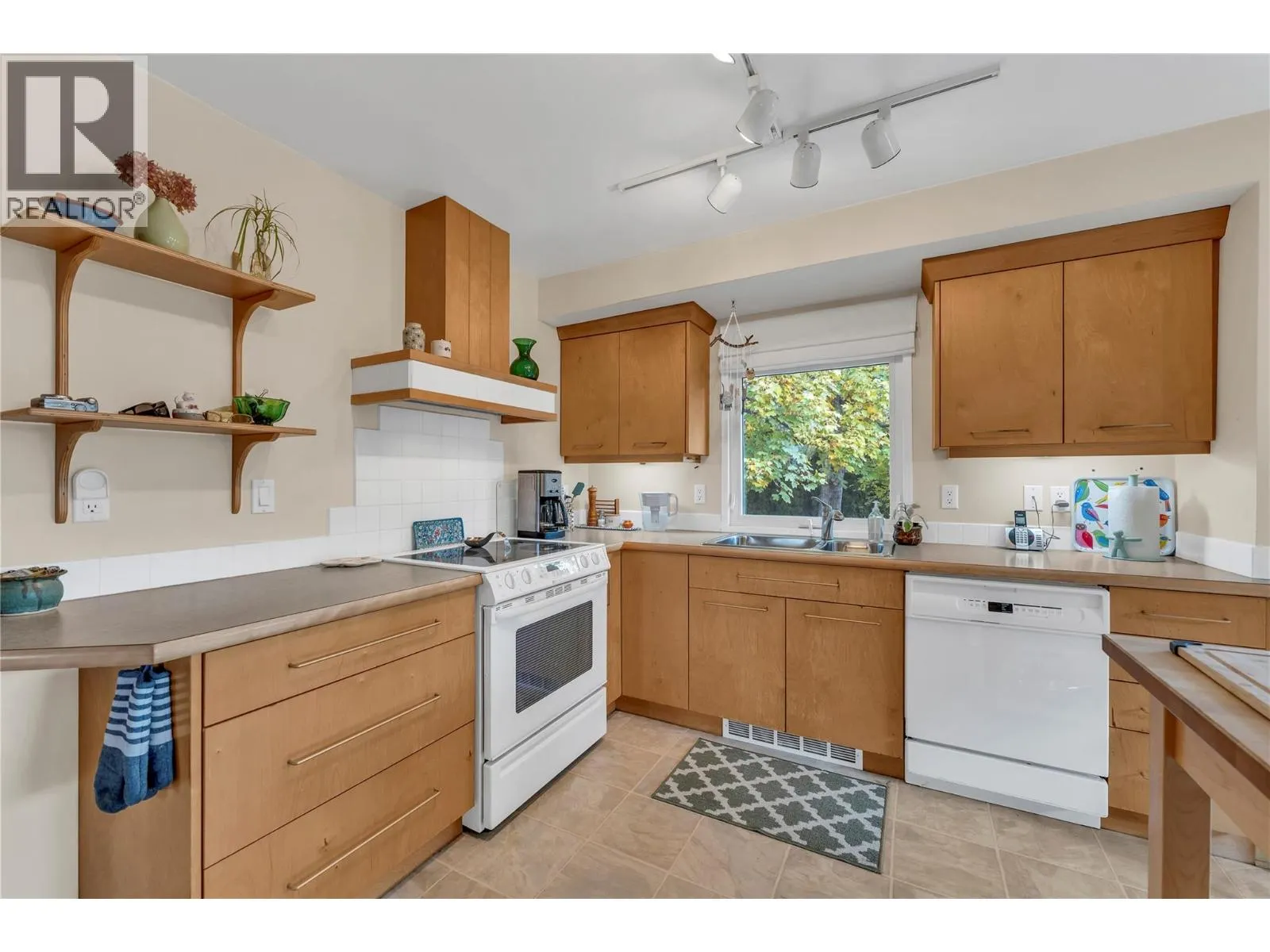 956 Kilwinning Street