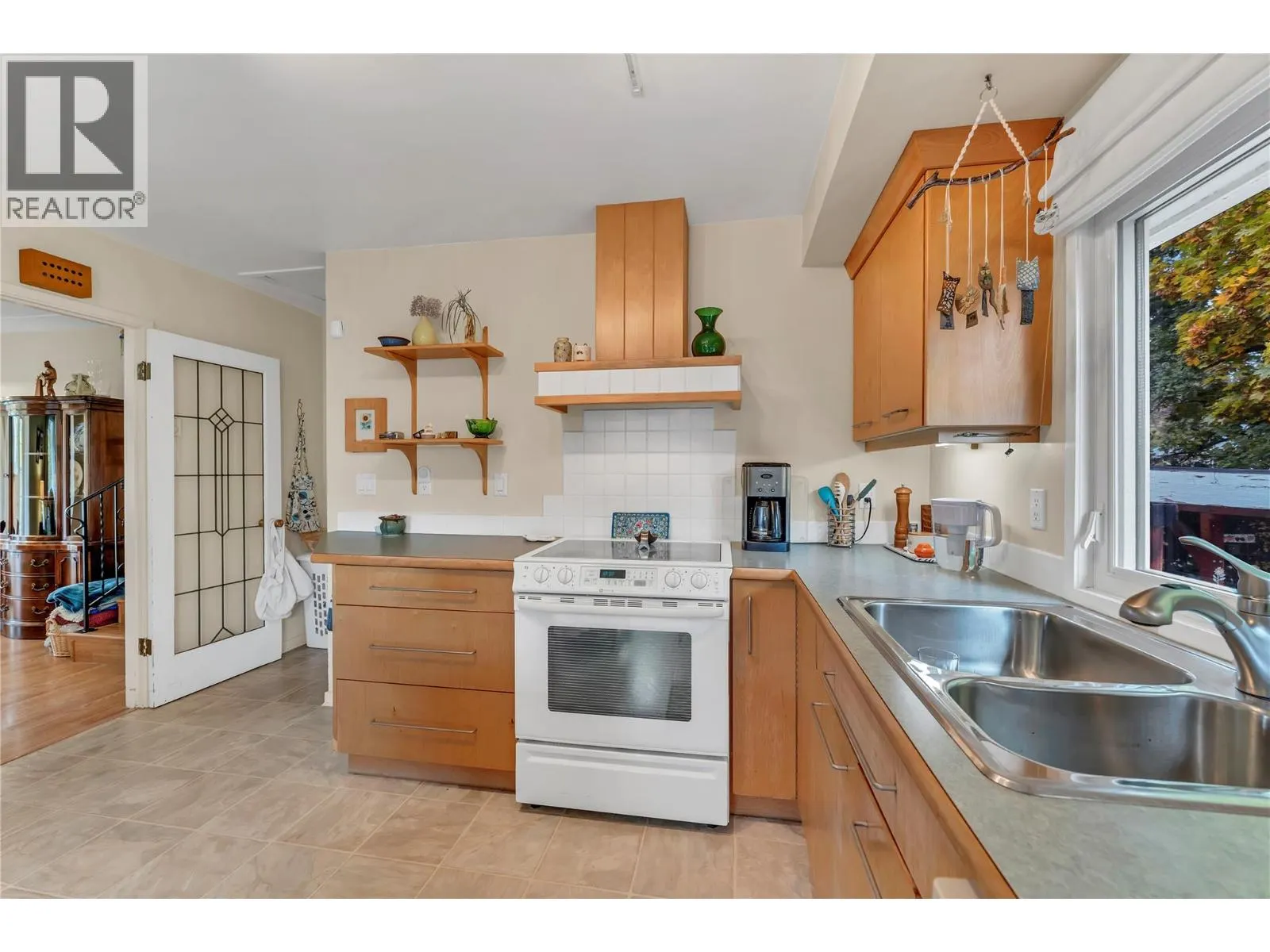 956 Kilwinning Street