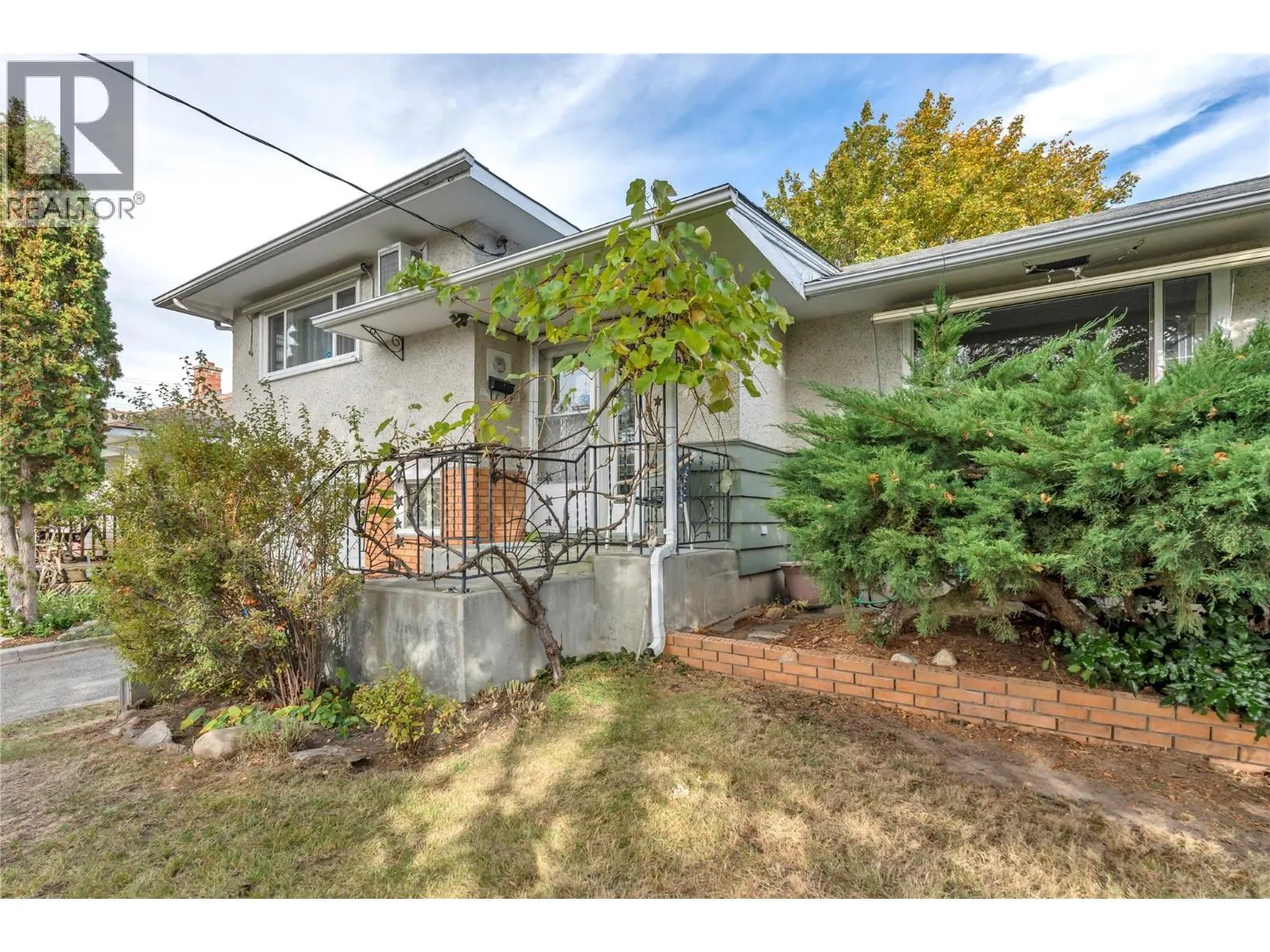 956 Kilwinning Street