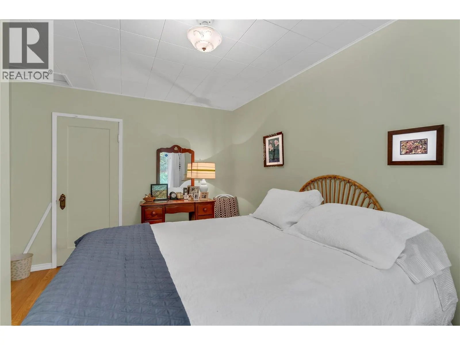 956 Kilwinning Street