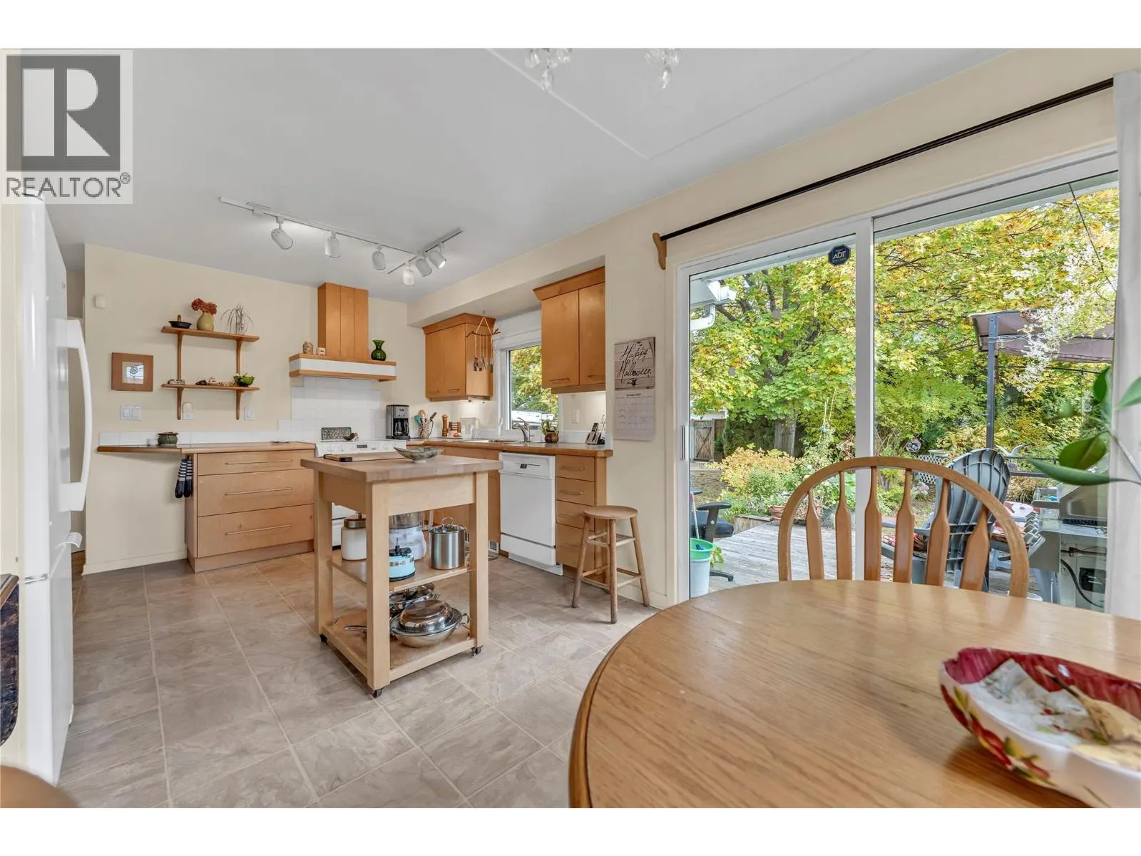 956 Kilwinning Street