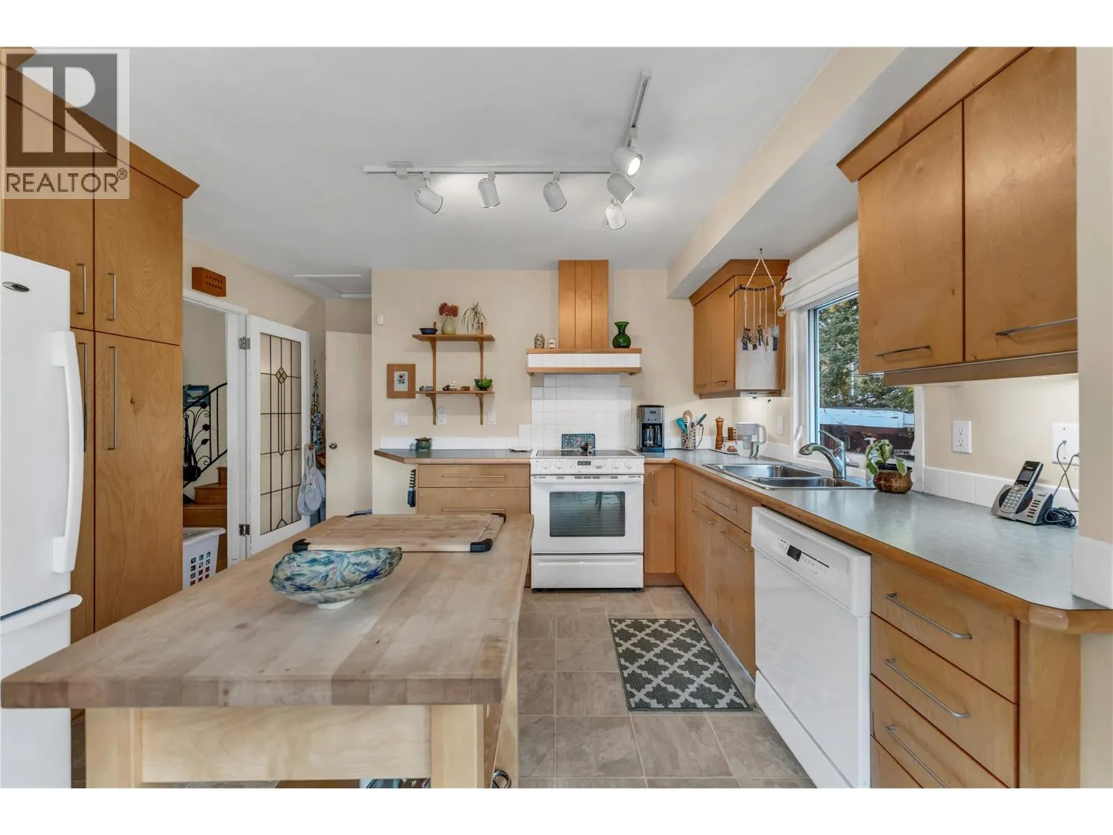 956 Kilwinning Street