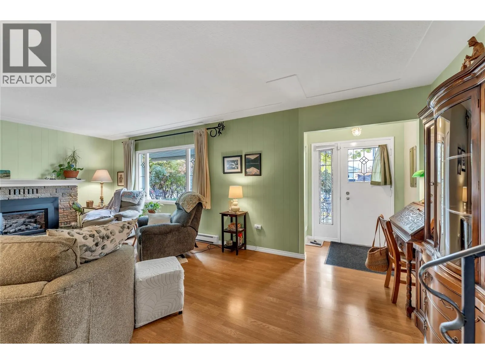 956 Kilwinning Street