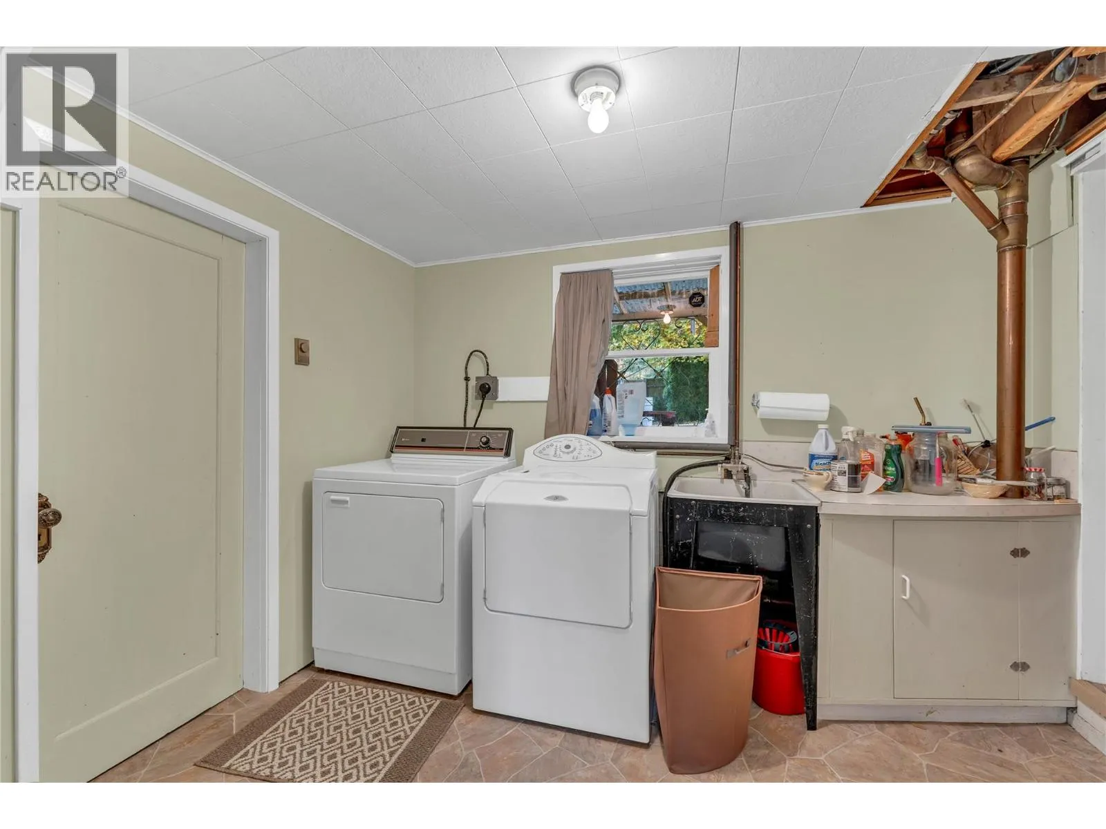 956 Kilwinning Street