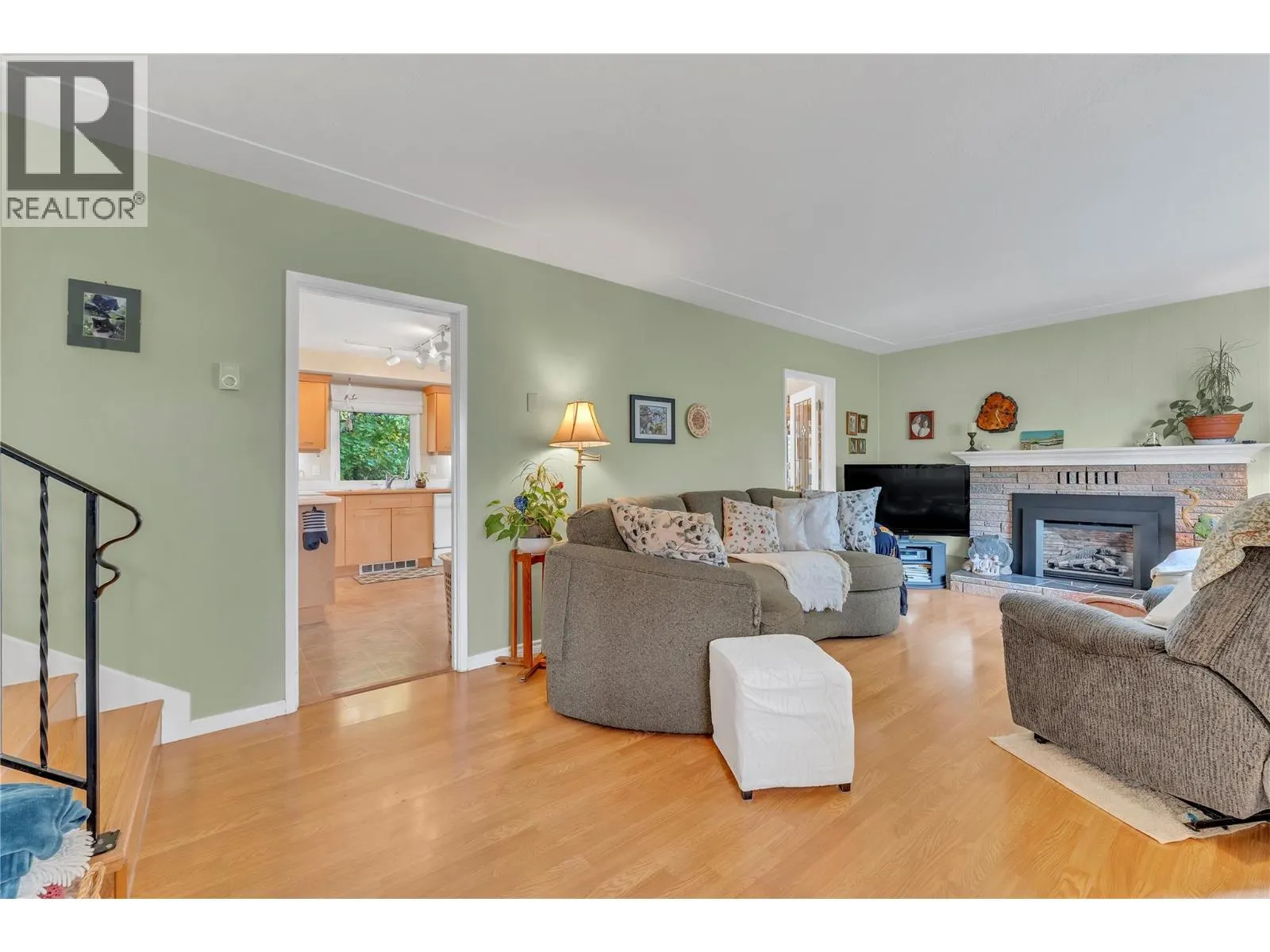 956 Kilwinning Street