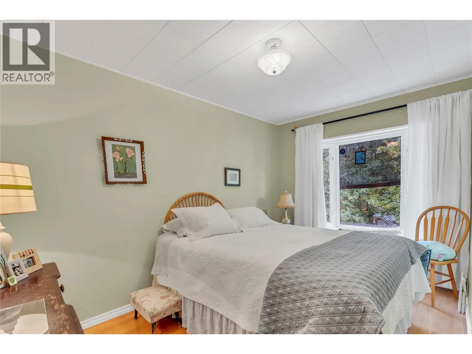 956 Kilwinning Street