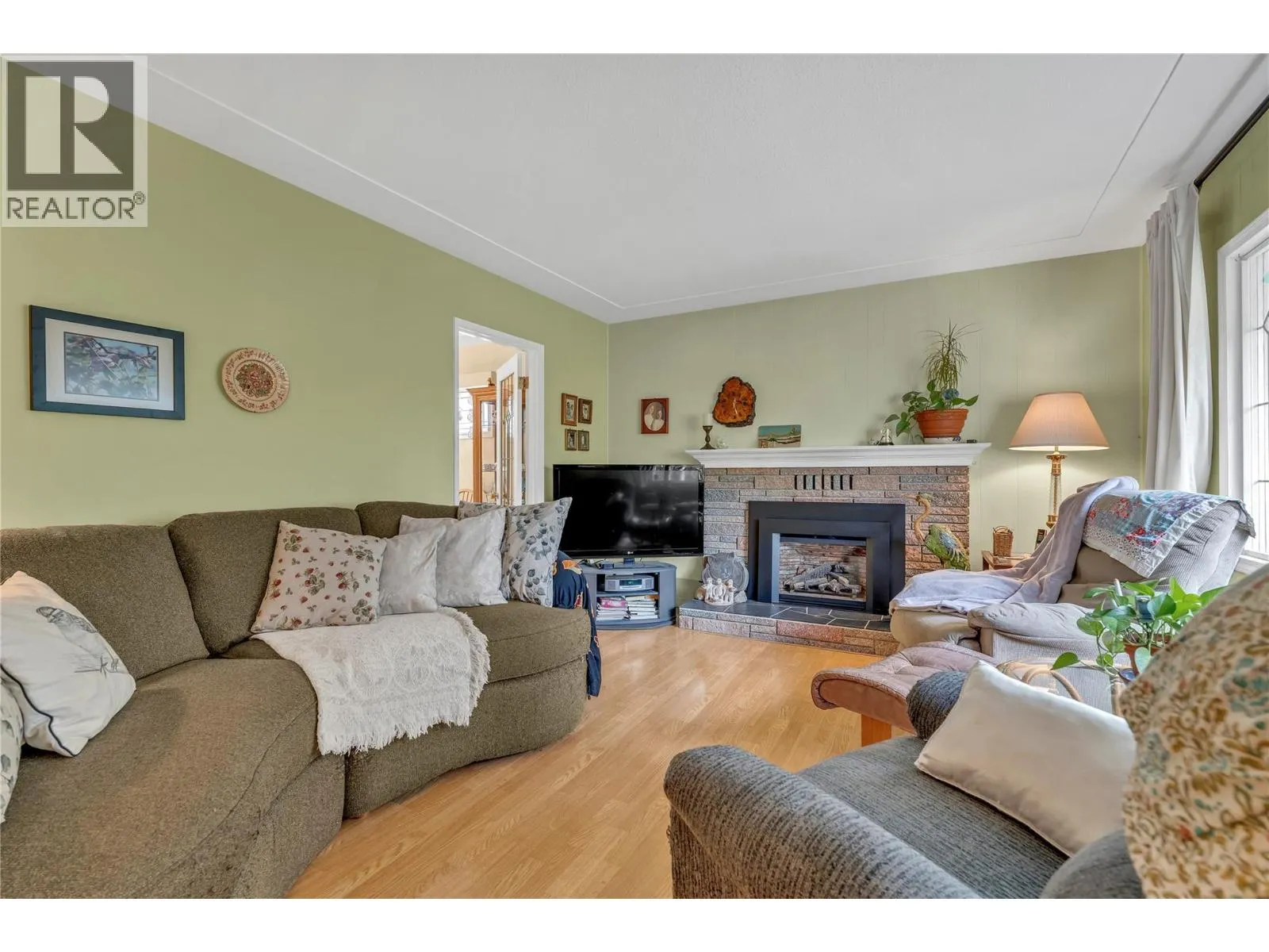 956 Kilwinning Street