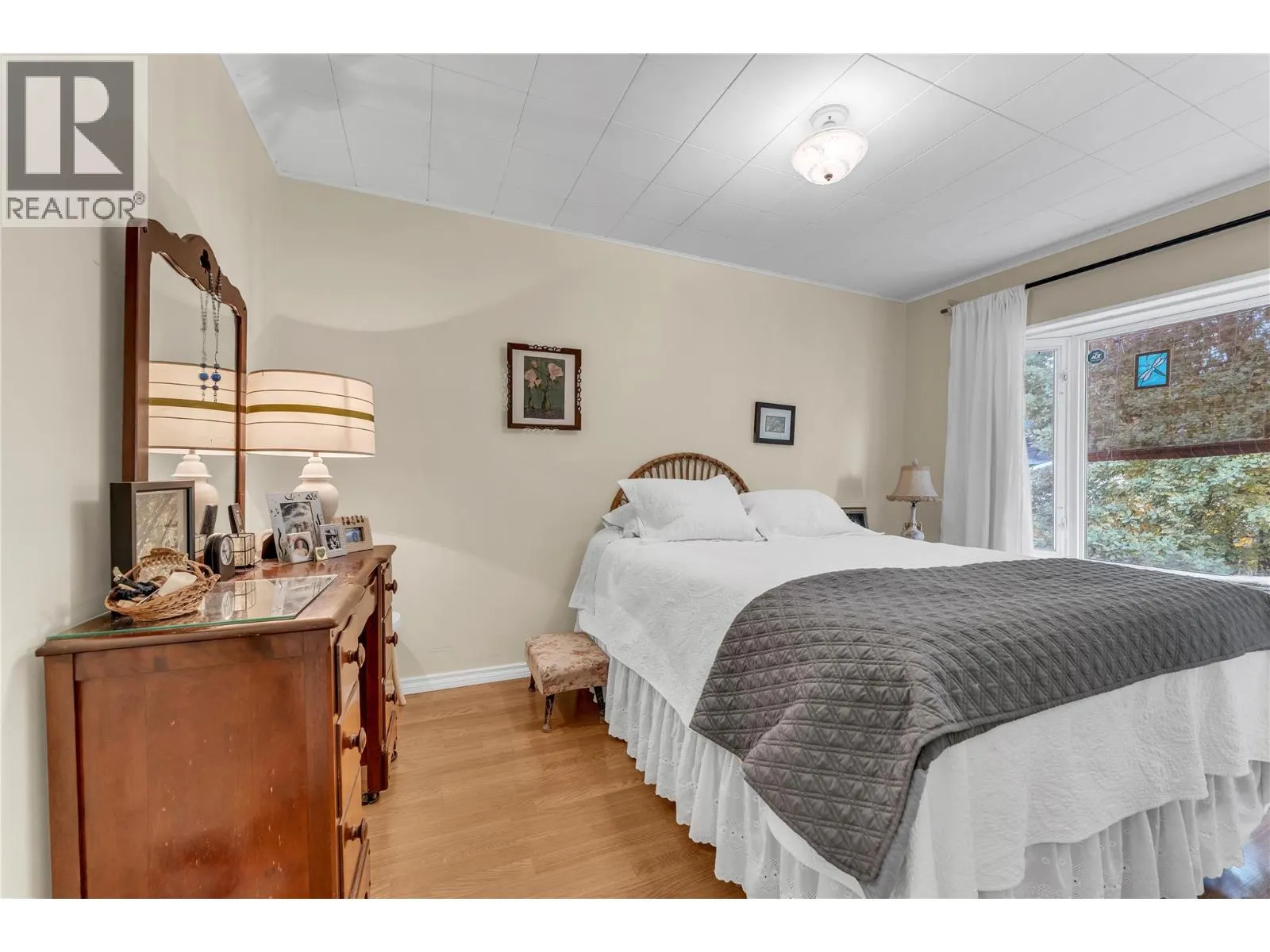 956 Kilwinning Street