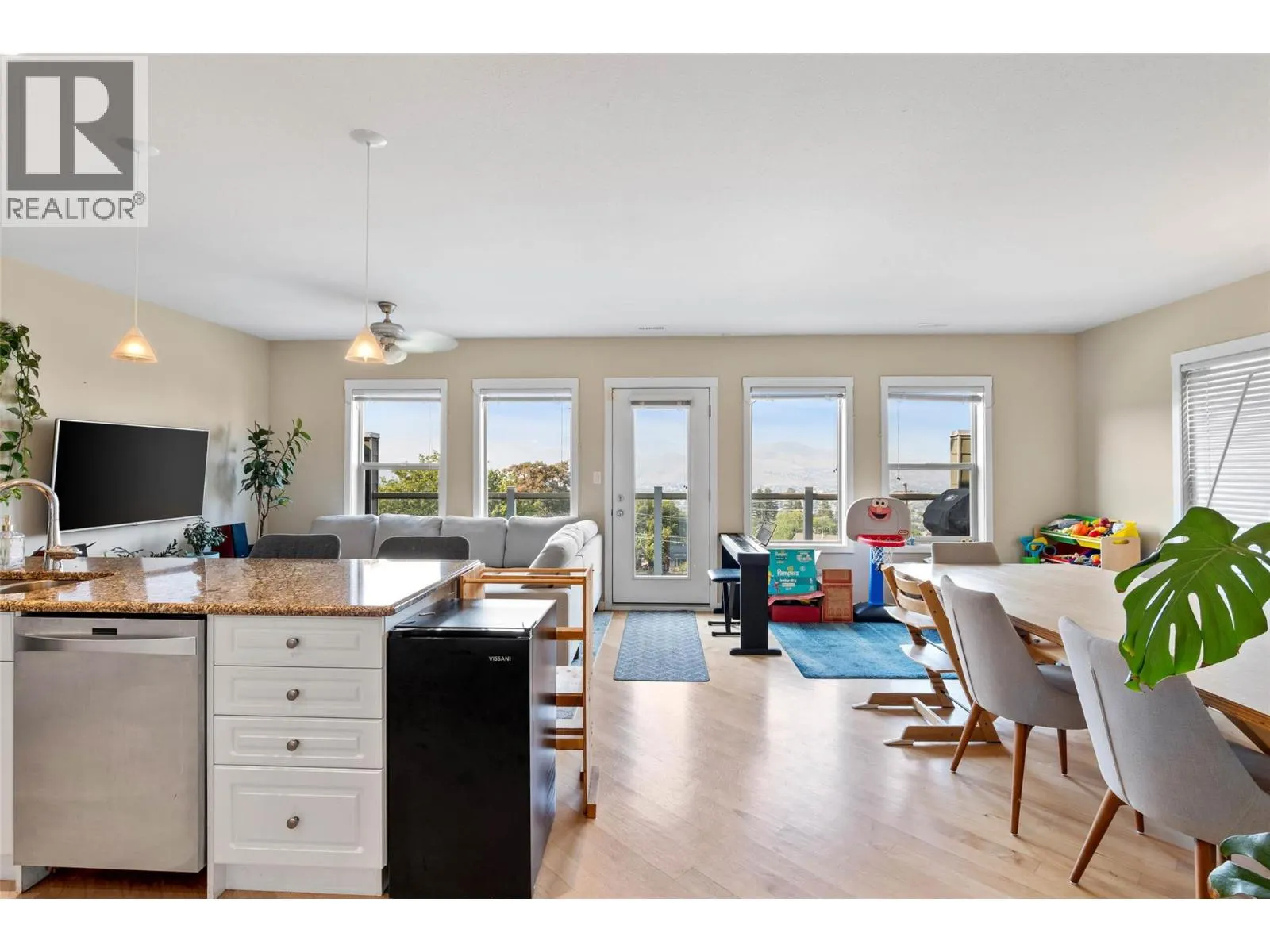 445 DALGLEISH Drive Unit# 10