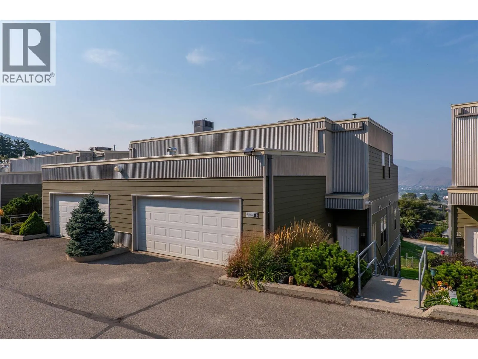 445 DALGLEISH Drive Unit# 10