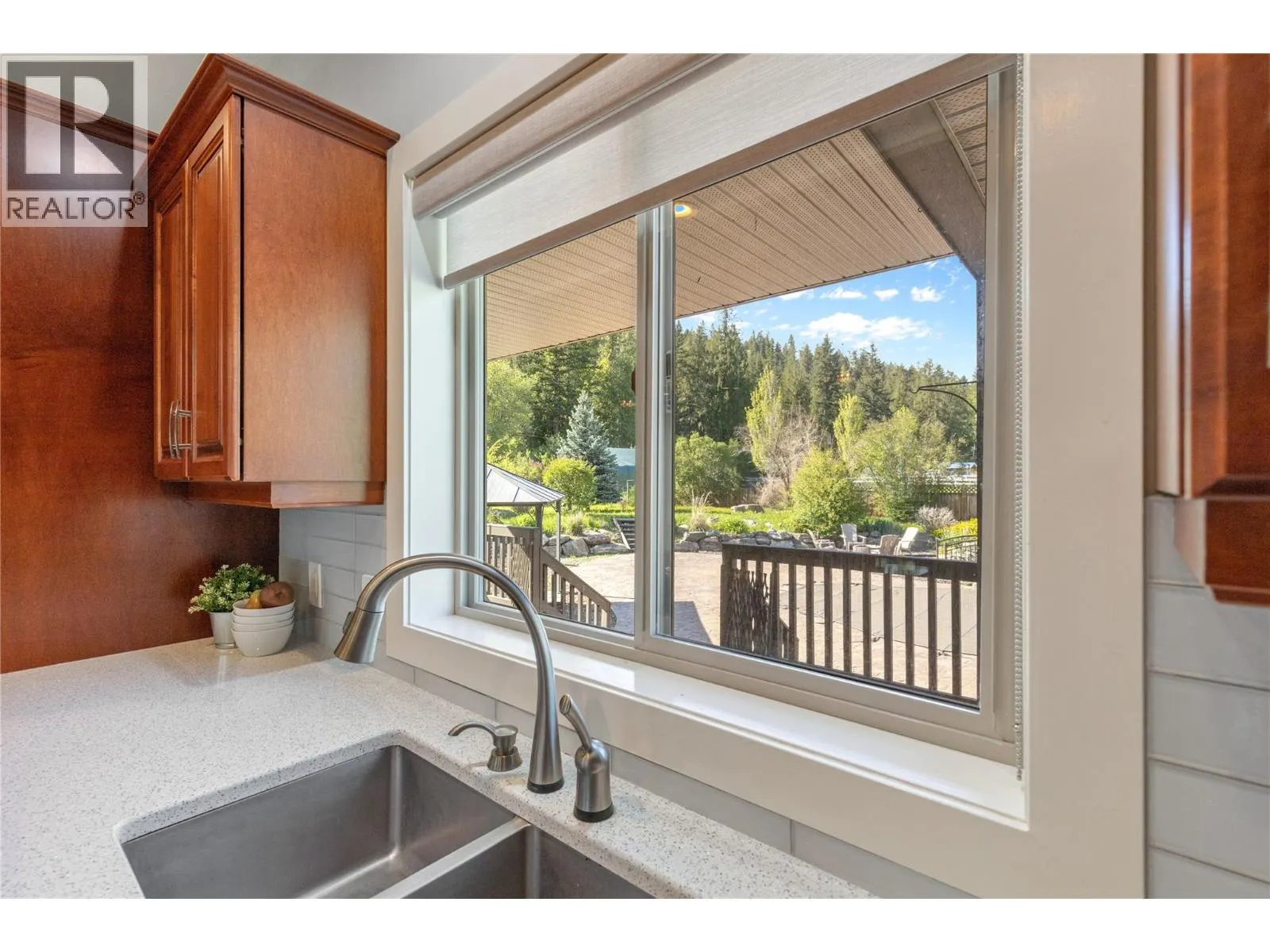 5575 Highway 6 Highway