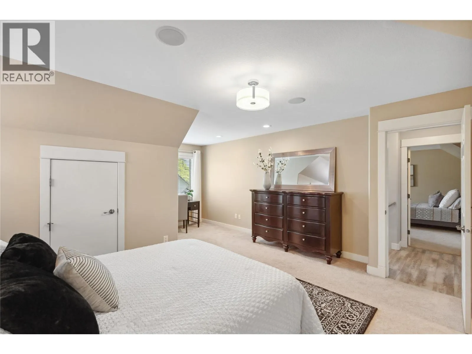 5575 Highway 6 Highway