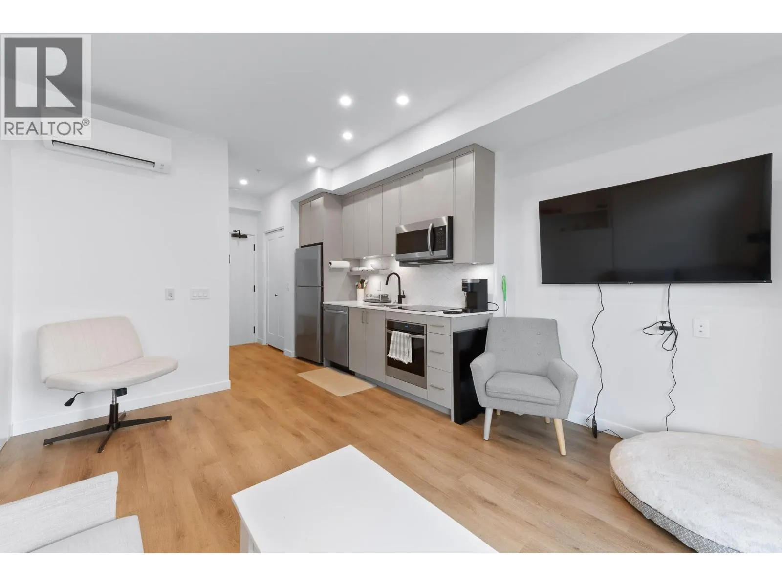 1274 Devonshire Avenue Unit# 306